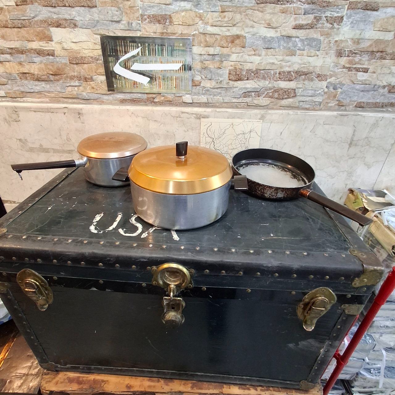 مجموعه قدیمی قابلمه و ماهیتابه ساخت کشور آمریکا