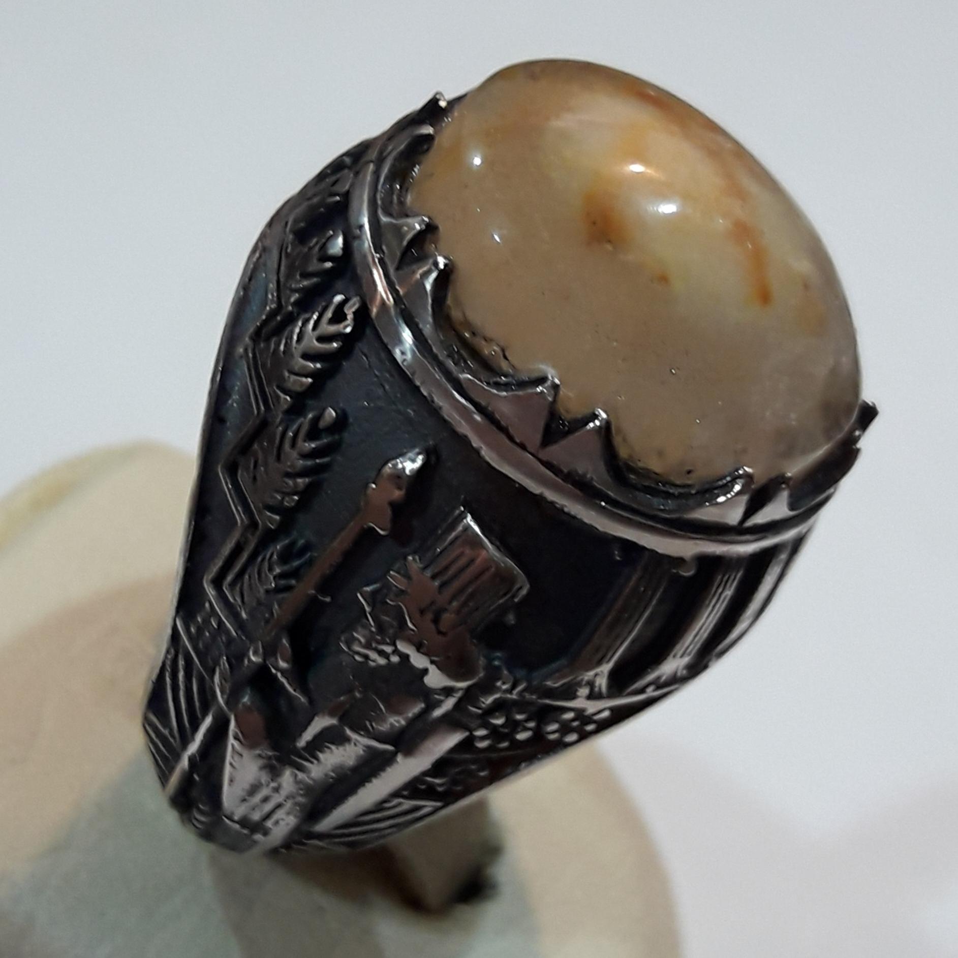 انگشتر کلکسیونی باباقوری چشمی بر بستر دُر یخی