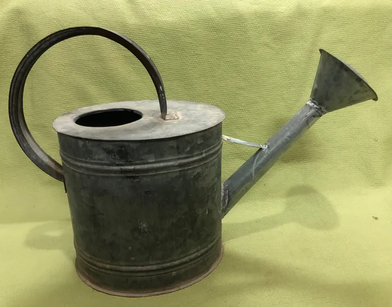 آبپاش حلبی قدیمی