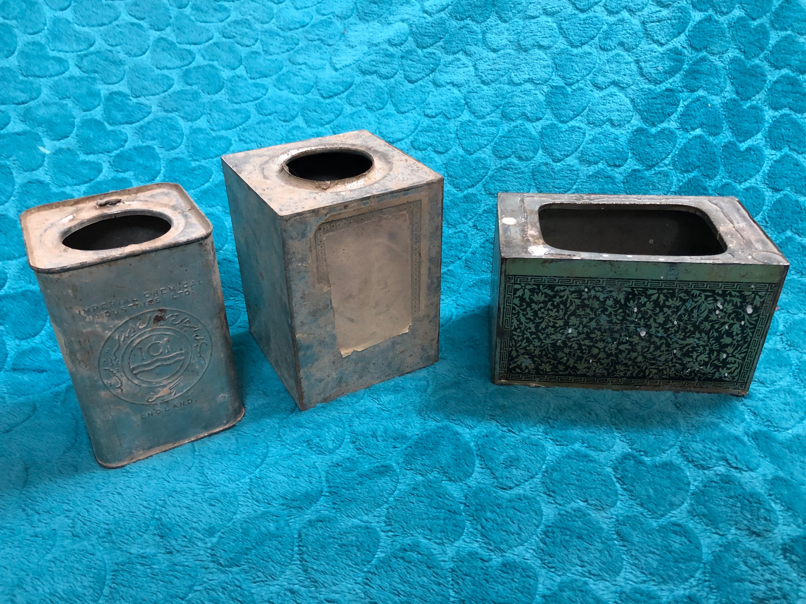 سه عدد قوطی قدیمی بدون درب