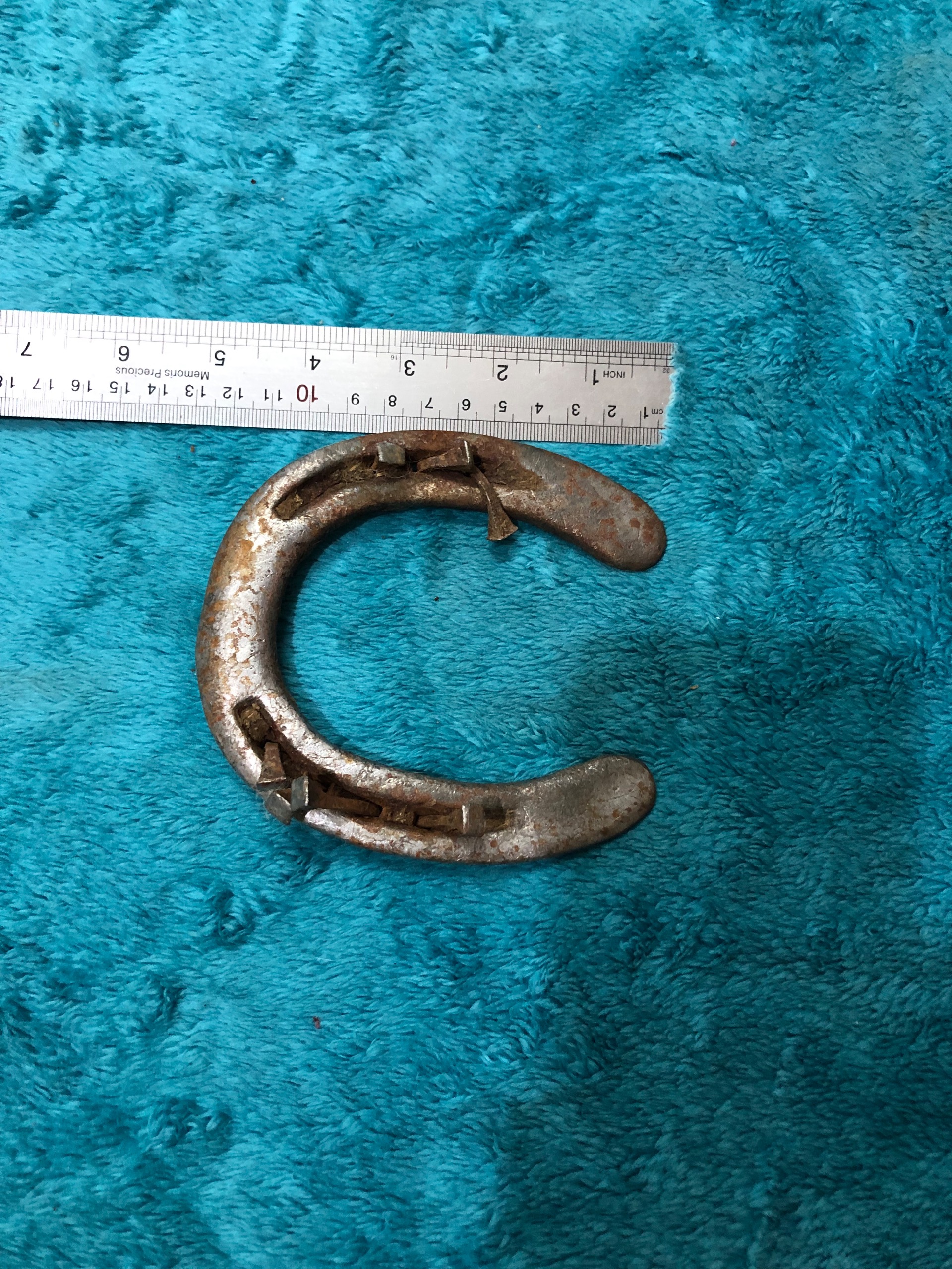 نعل قدیمی و پاخورده