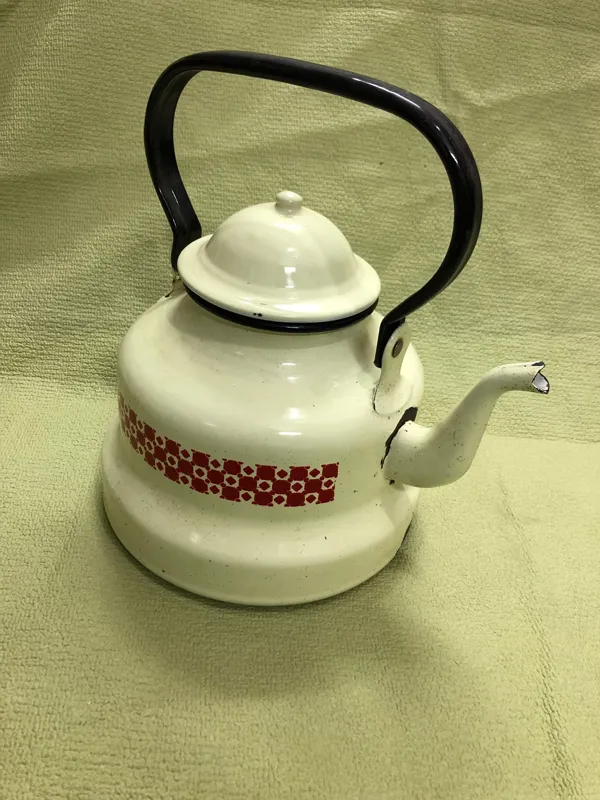 کتری لعابی قدیمی دارای جوش