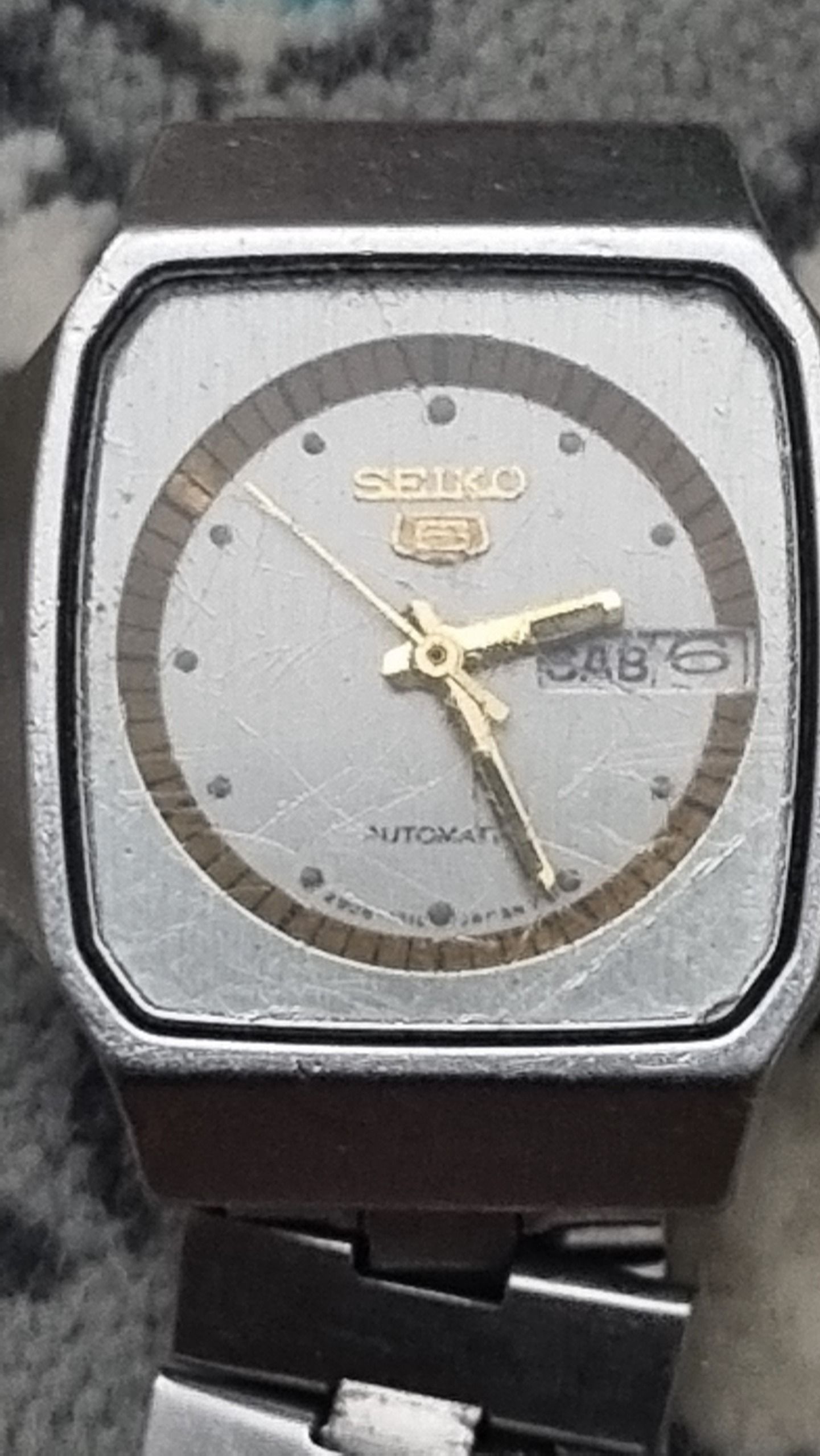 ساعتدسیکو پنج زنانه