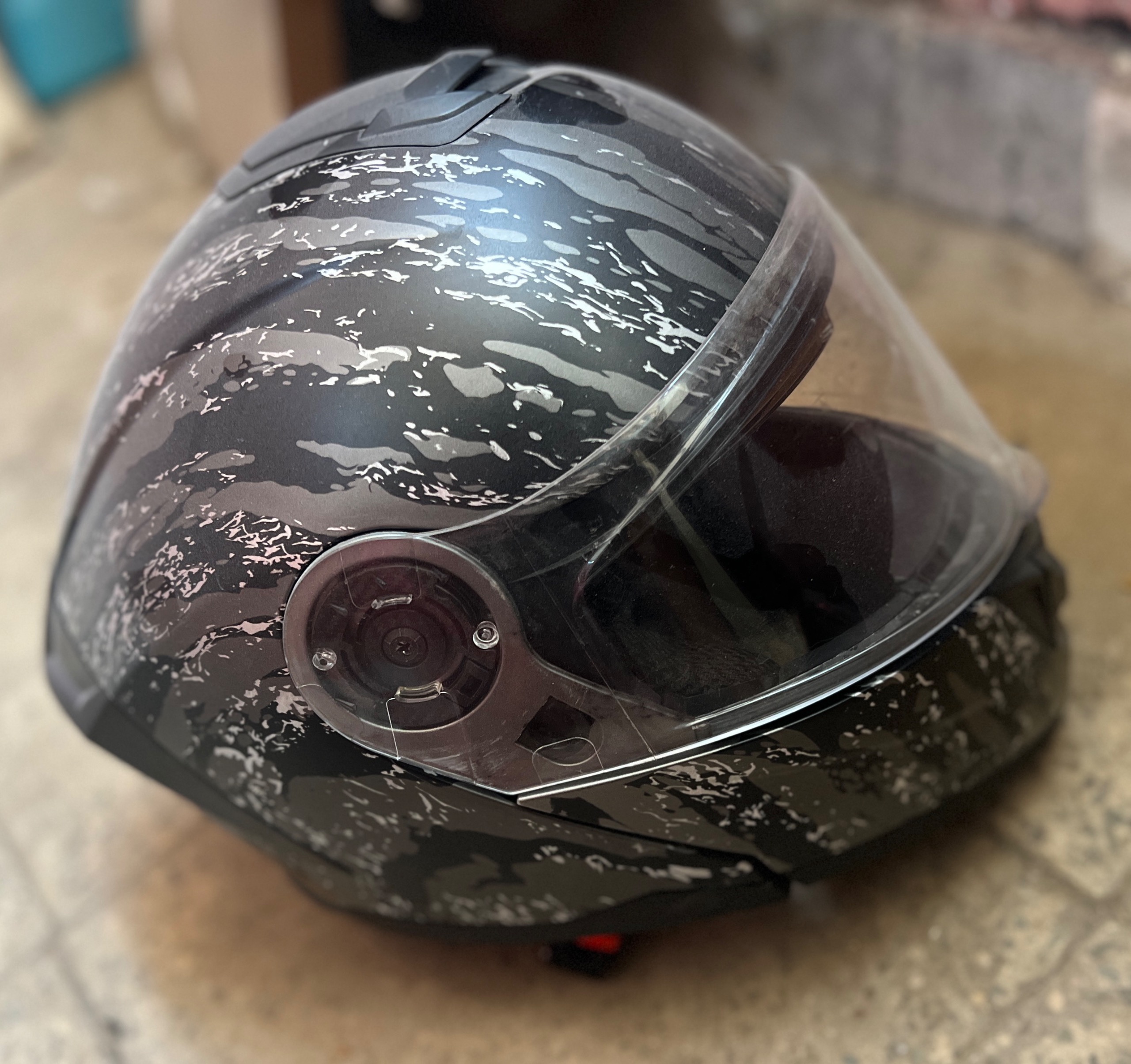 کلاه کلاسکت فک متحرک سایز XL رنگ مشکی نقره ای سنگی