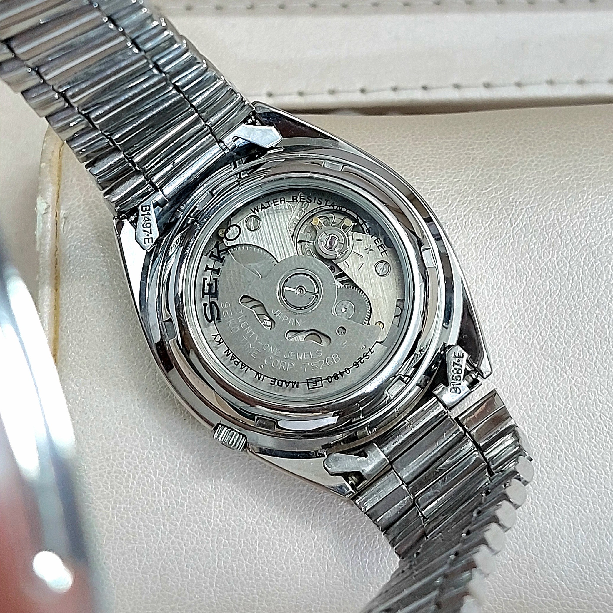 SEIKO اتوماتیک اورجینال ژاپن پشت شیشه ای درحدآک