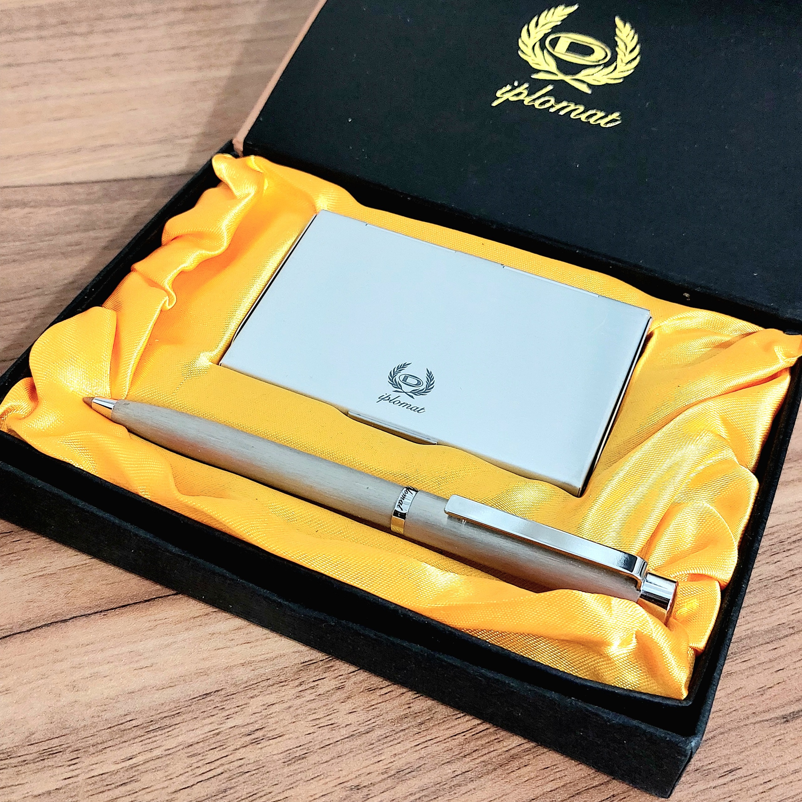 ست iplomat خودکار و جاکارتی اورجینال باجعبه