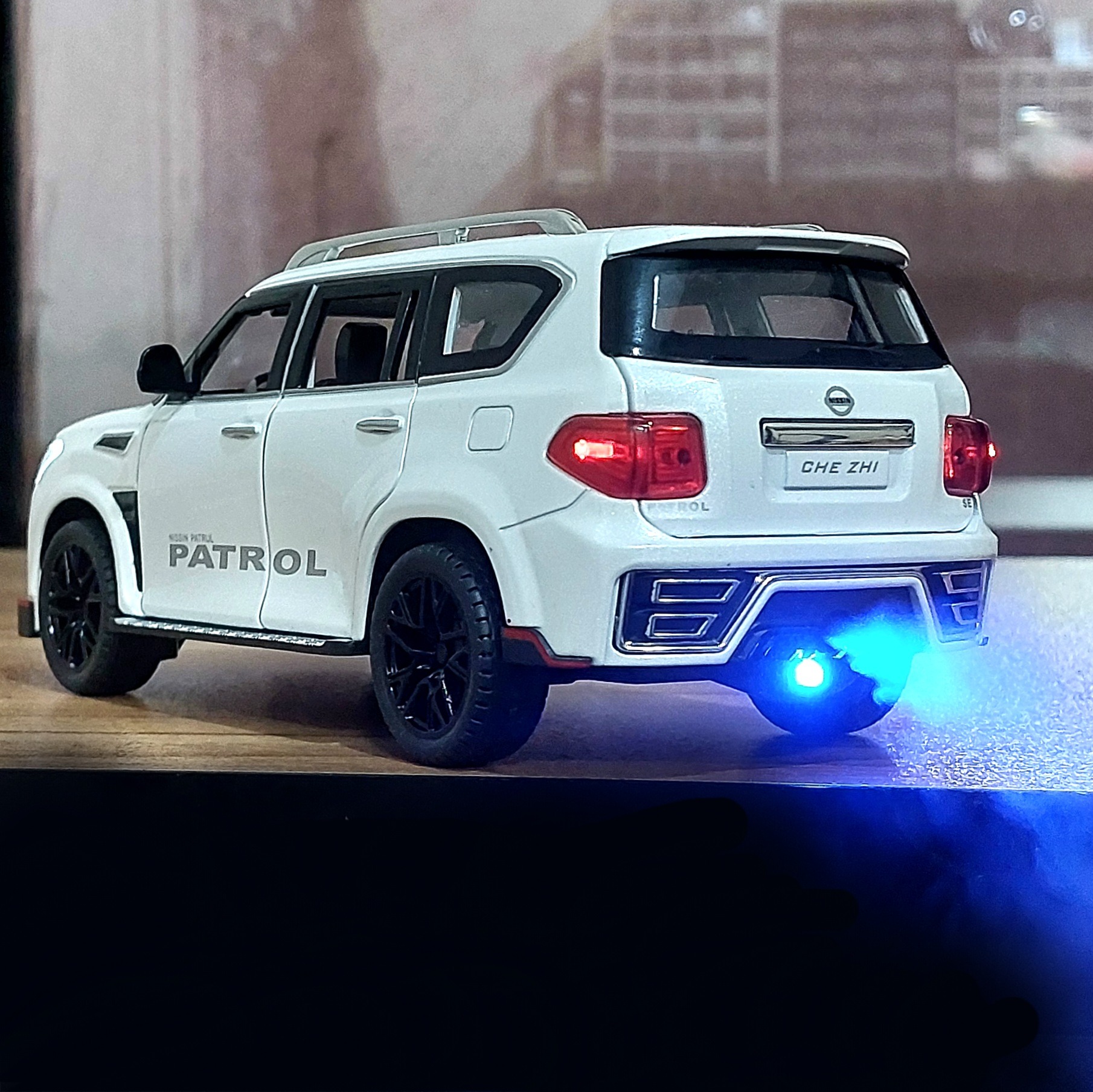 ماکت دودزا PATROL فلزی 6درب چراغ دار خاص
