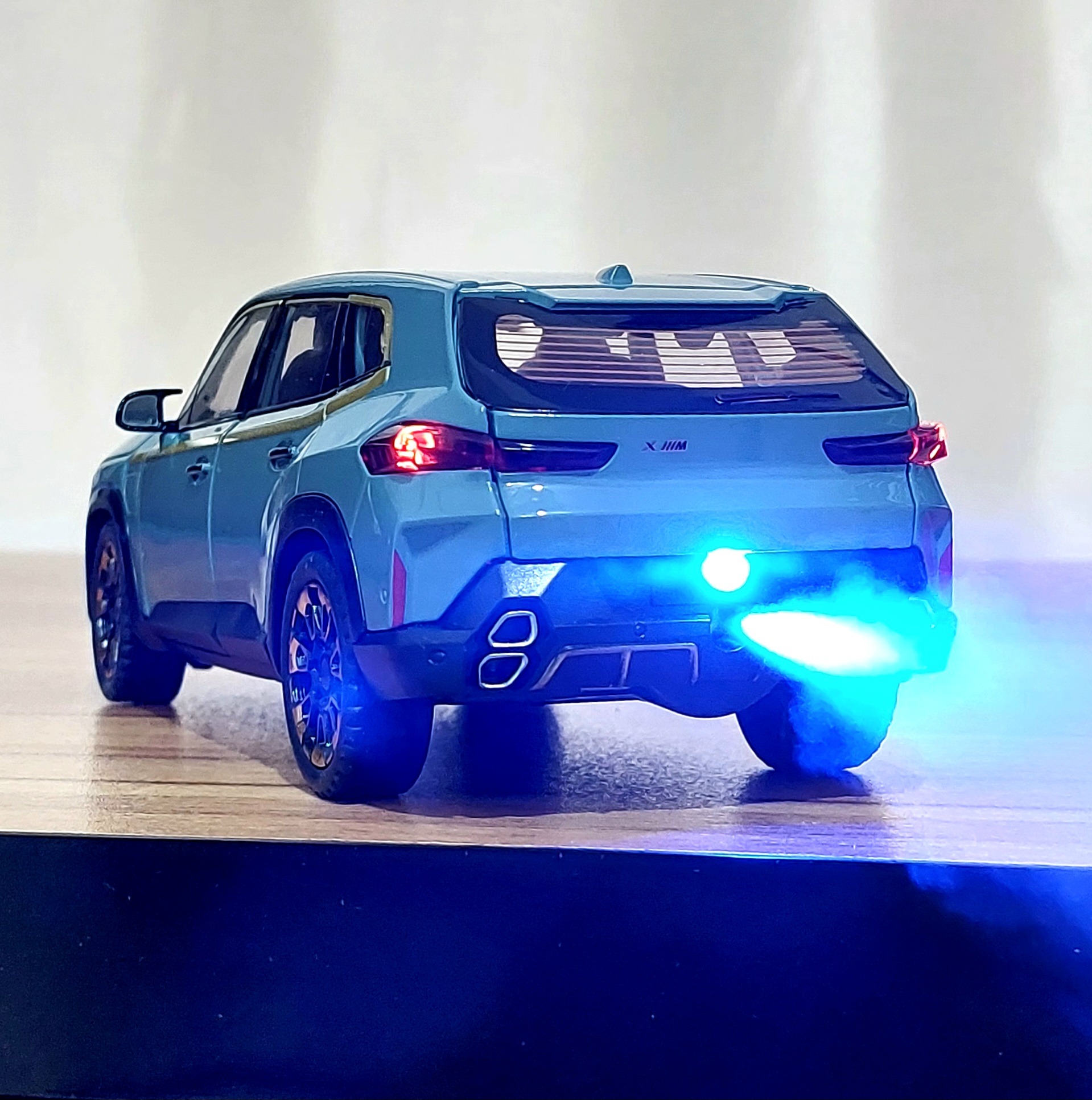 ماکت دودزا BMW فلزی شاسی بلند چراغ دار خاص