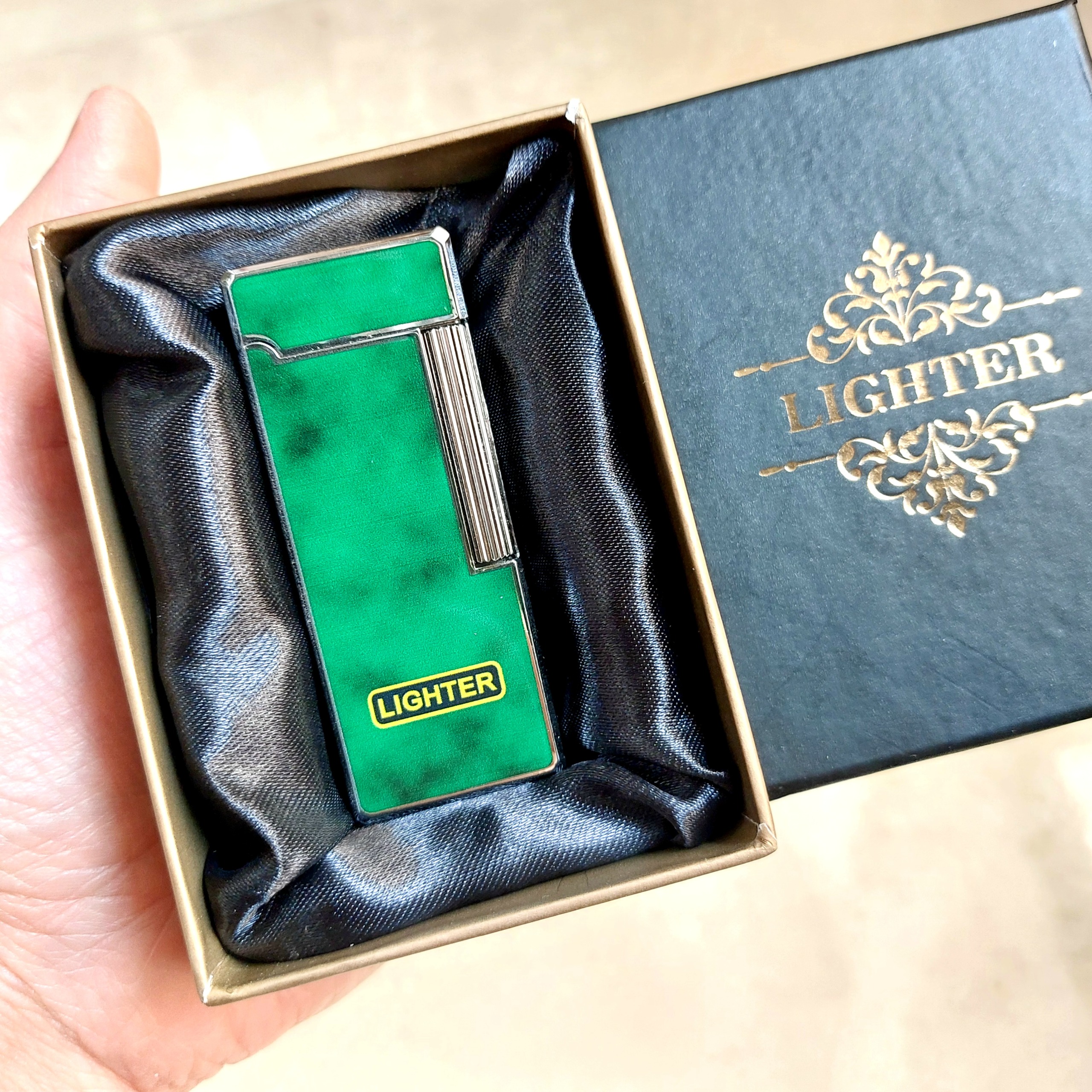فندک LIGHTER کادویی بغل زن گازی همراه با جعبه
