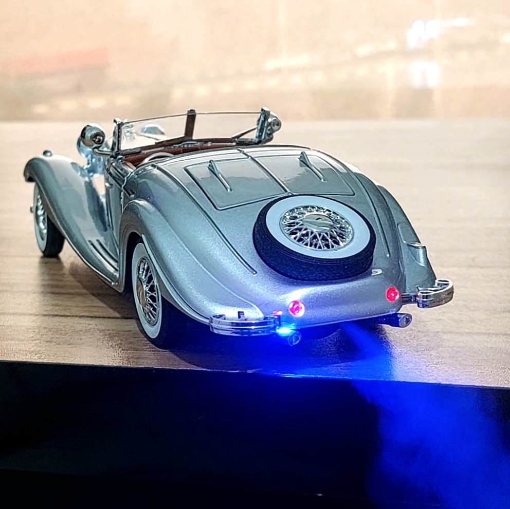 ماکت دودزا BENZ فلزی کلکسیونی چراغ دار رنگ خاص