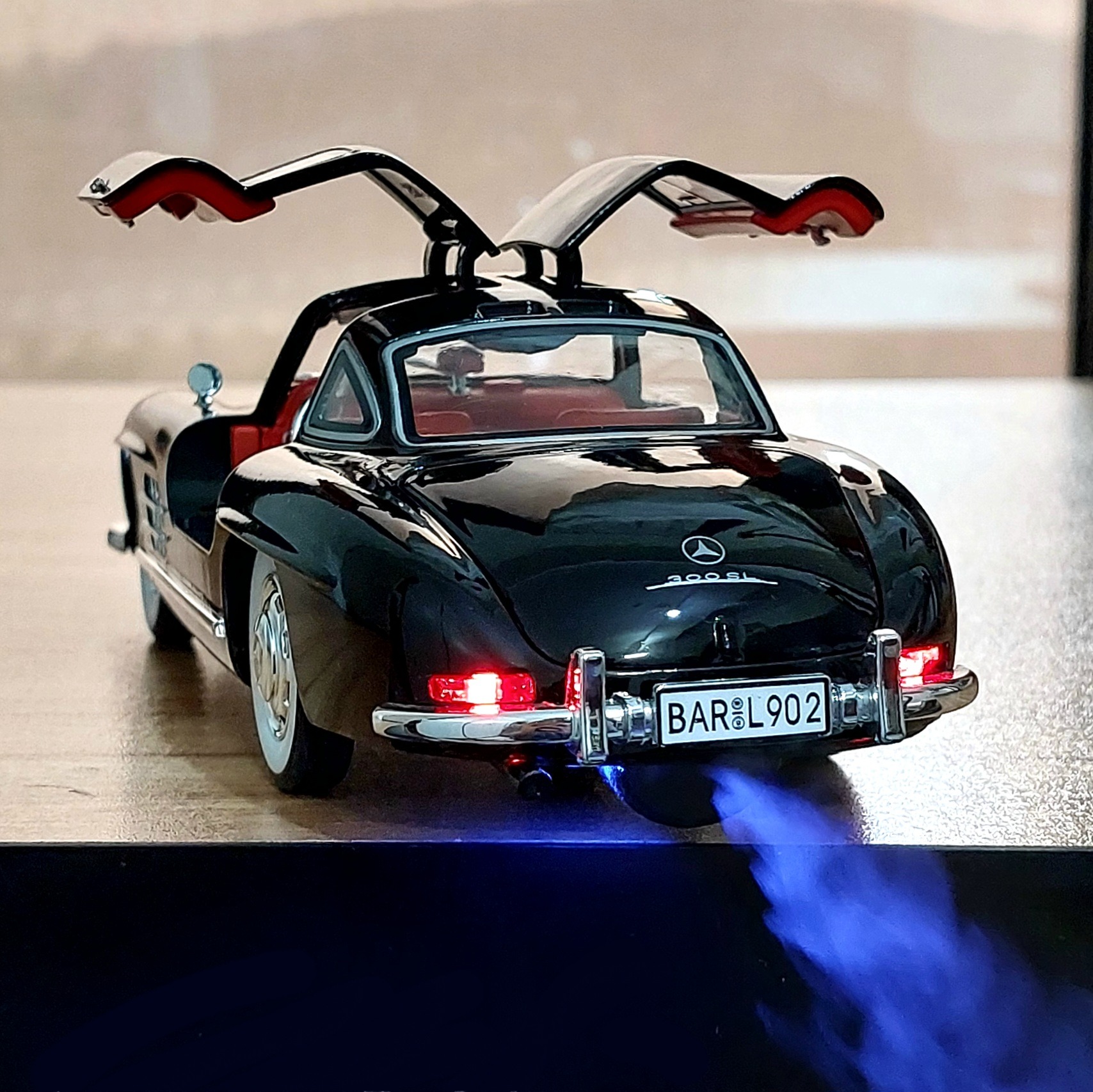 ماکت دودزا BENZ فلزی کلکسیونی چراغ دار رنگ خاص