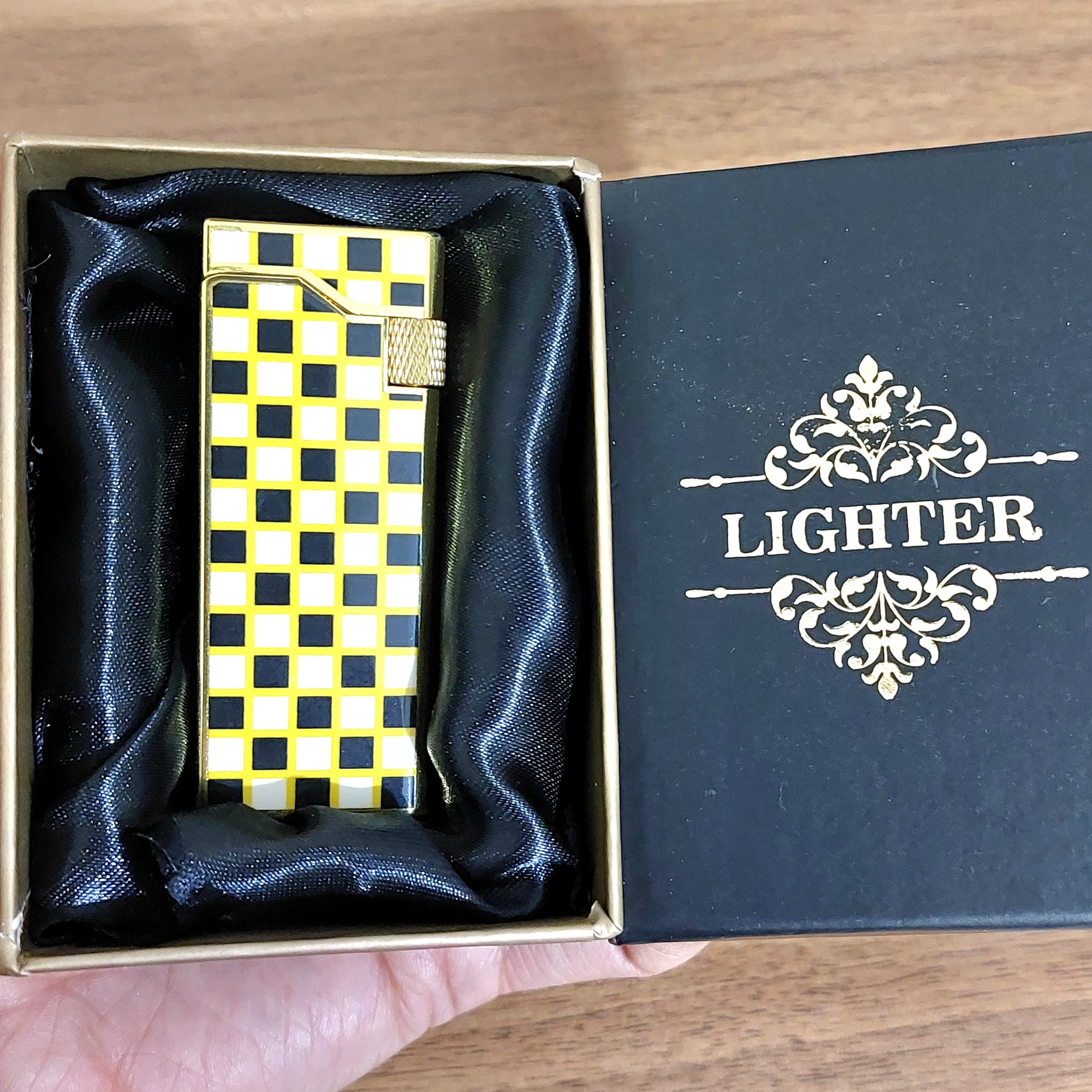 فندک LIGHTER کادویی بغل زن گازی همراه با جعبه