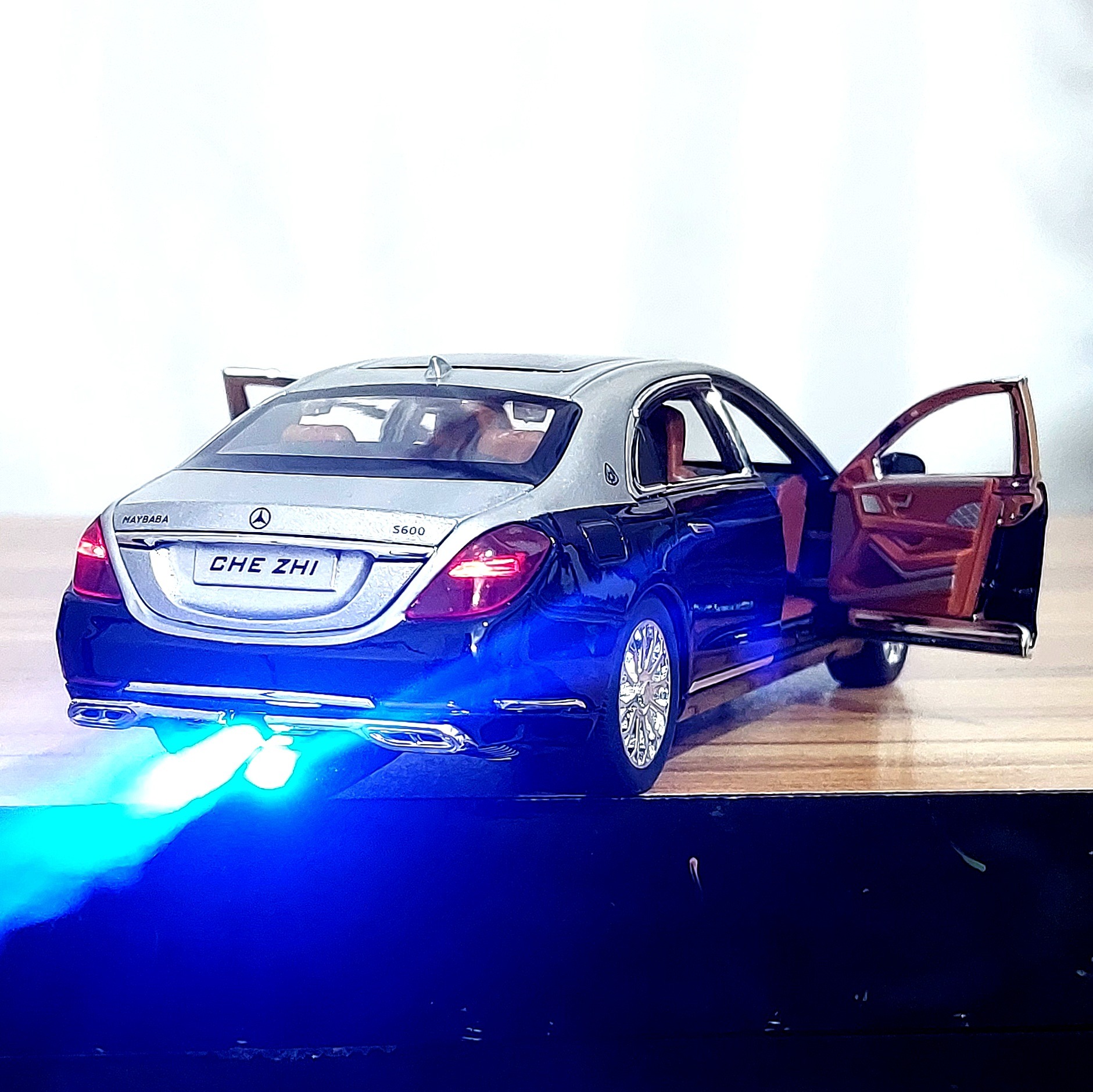 ماکت دودزا BENZ فلزی دورنگ کلکسیونی چراغ دار