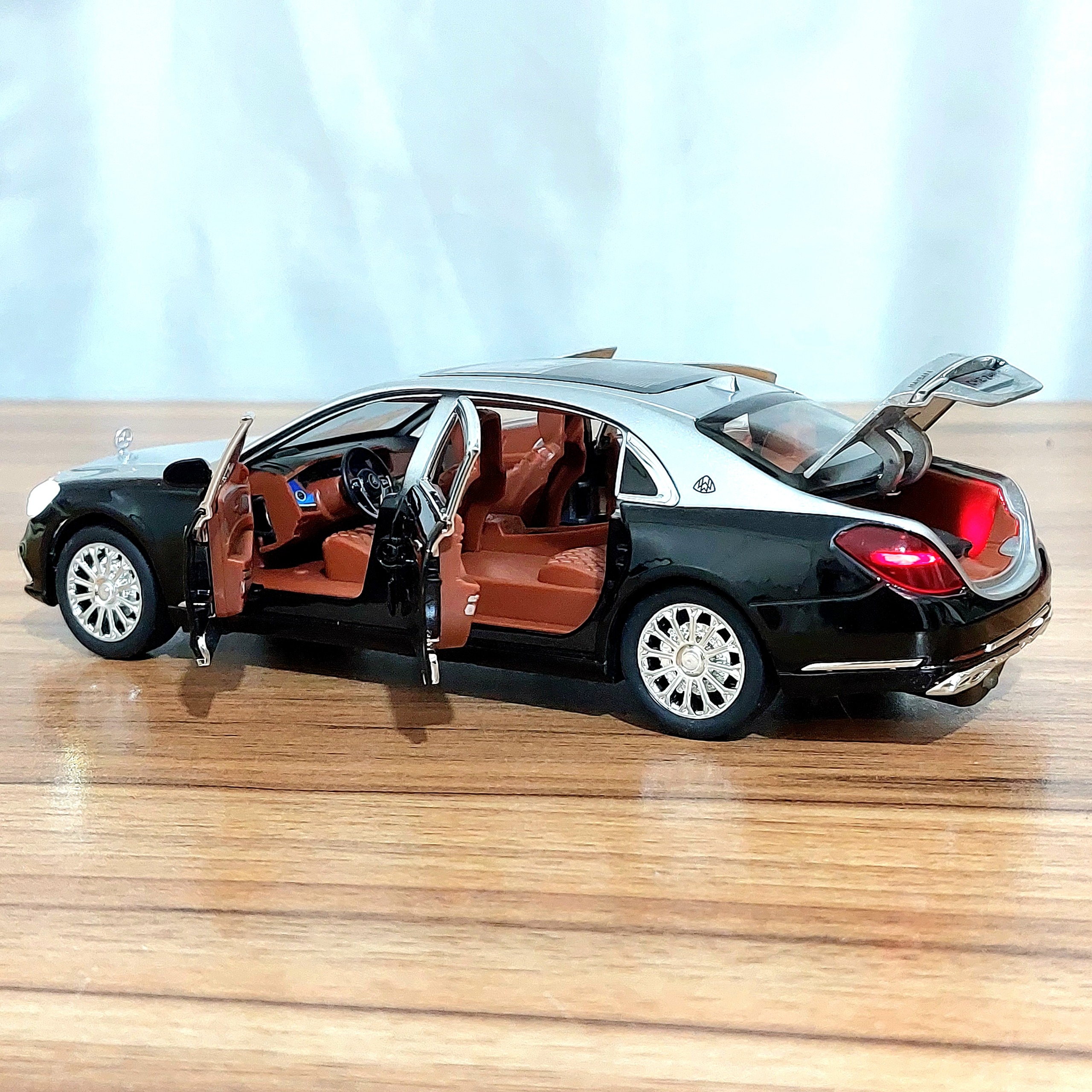 ماکت دودزا BENZ فلزی دورنگ کلکسیونی چراغ دار
