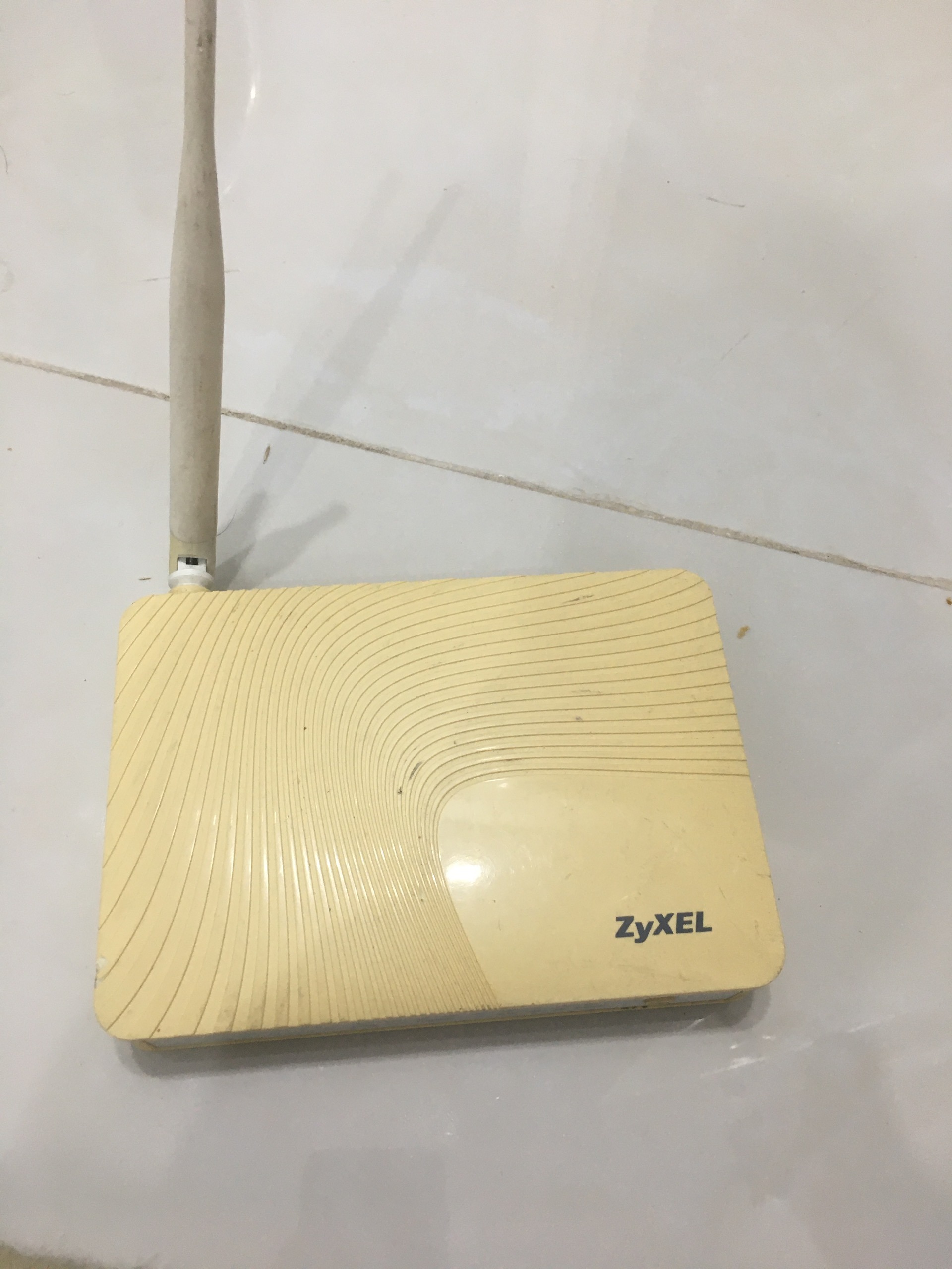 مودم وایفا زاکسل