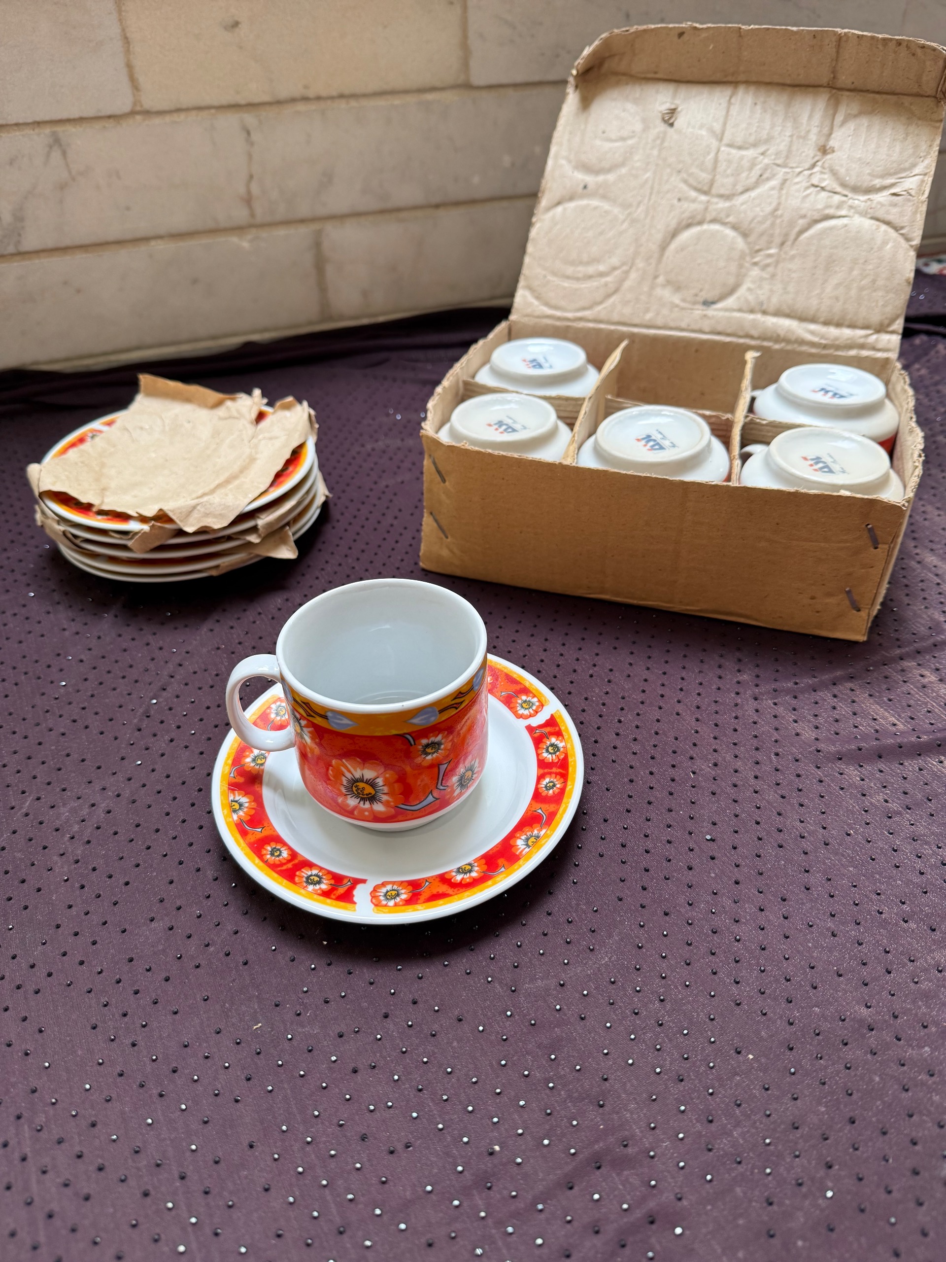 سرویس فنجان و نعلبکی گل بابونه نارنجی