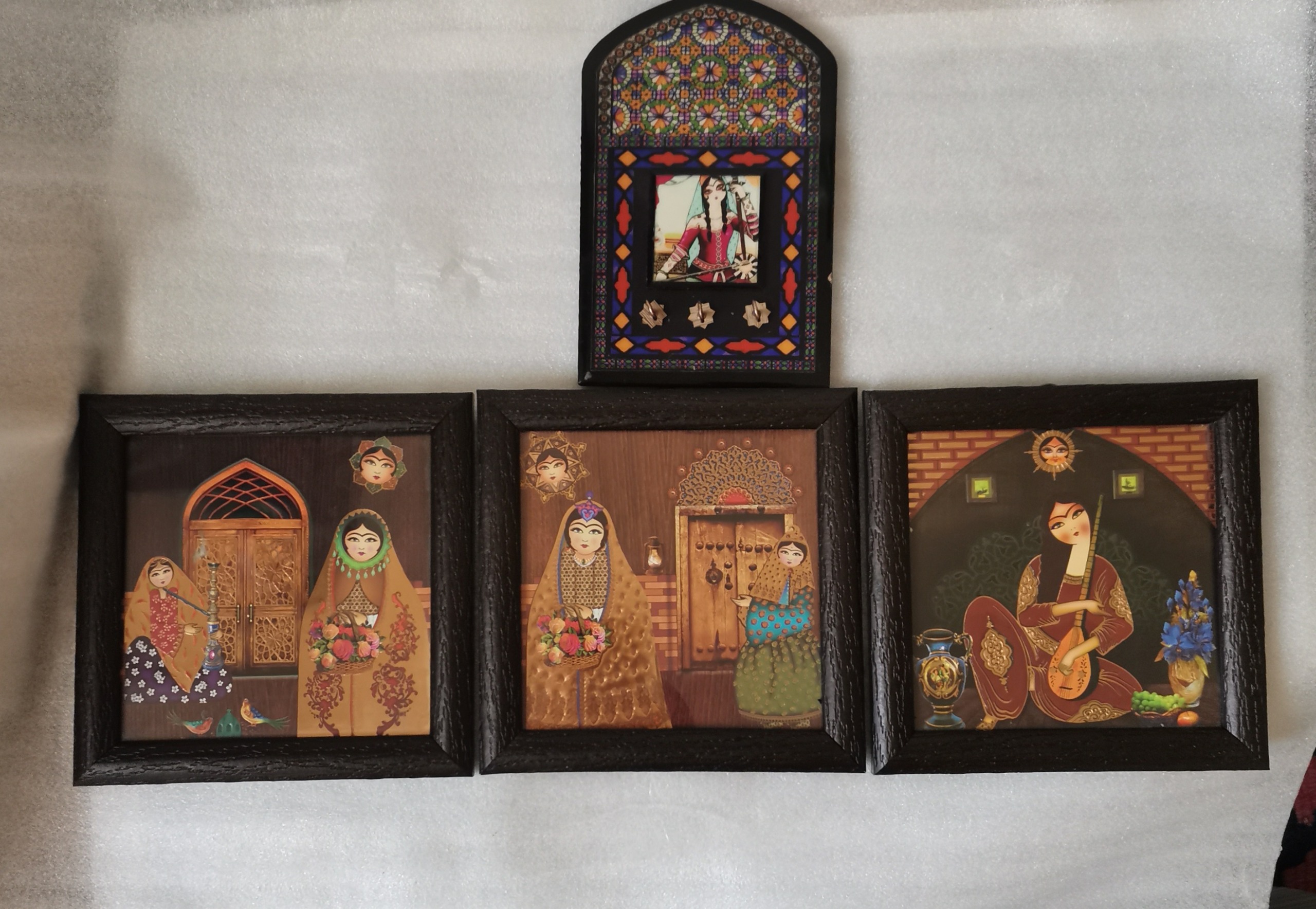 3 عدد تابلو و 1 عدد آویز جا کلیدی