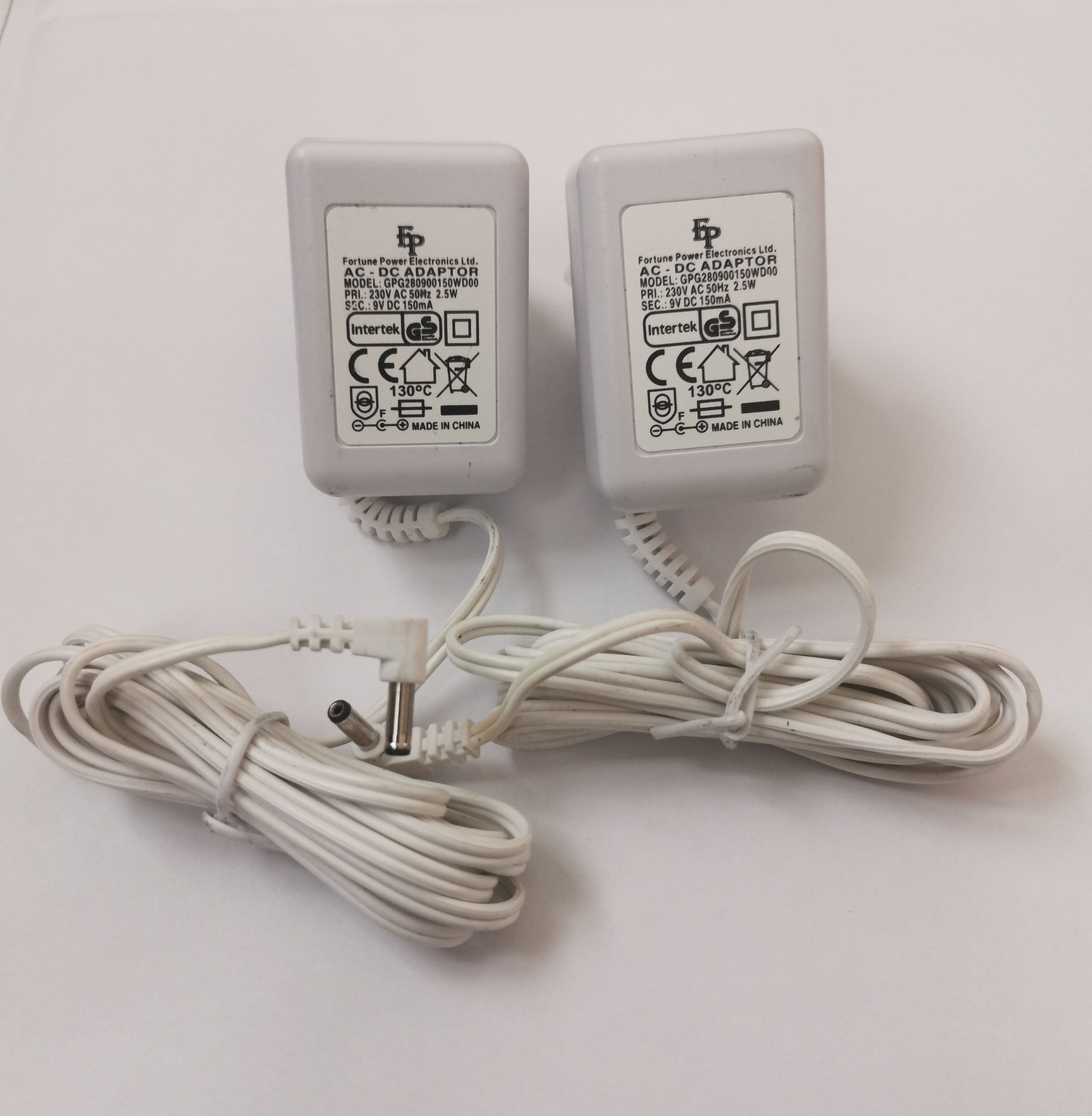 یک عدد آداپتور 9 ولت EP اصل