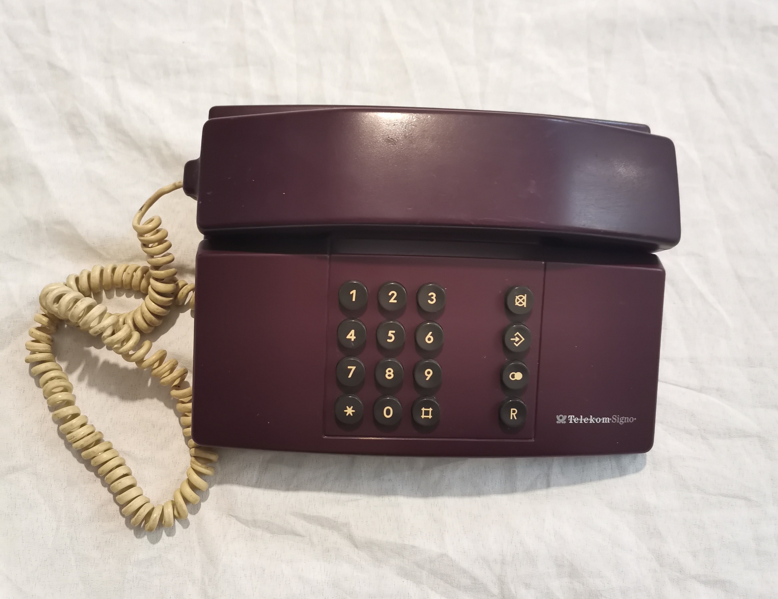 تلفن آلمانی تلکام telecom) توضیح دارد