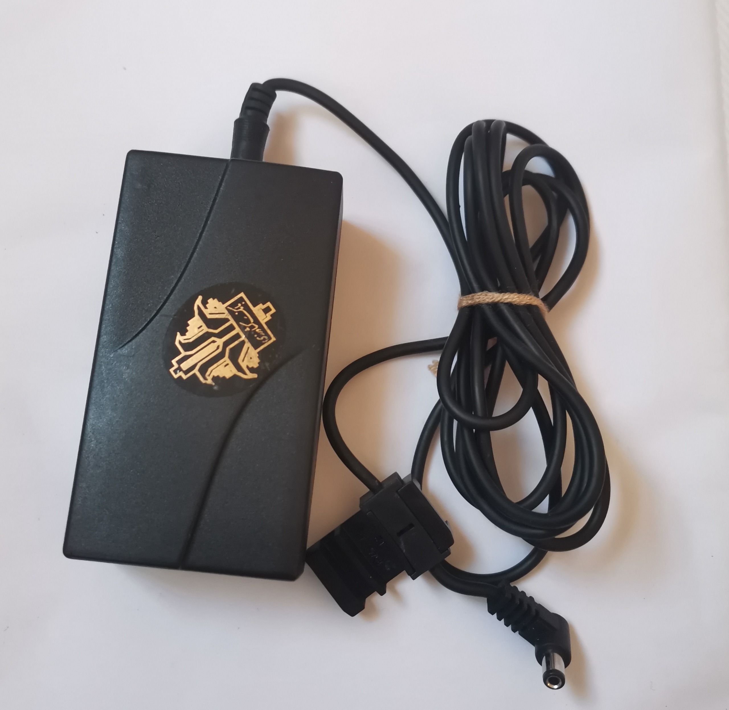 آداپتور 9 ولت 2 آمپر قدرتمند اینجنیکو ساخت هند