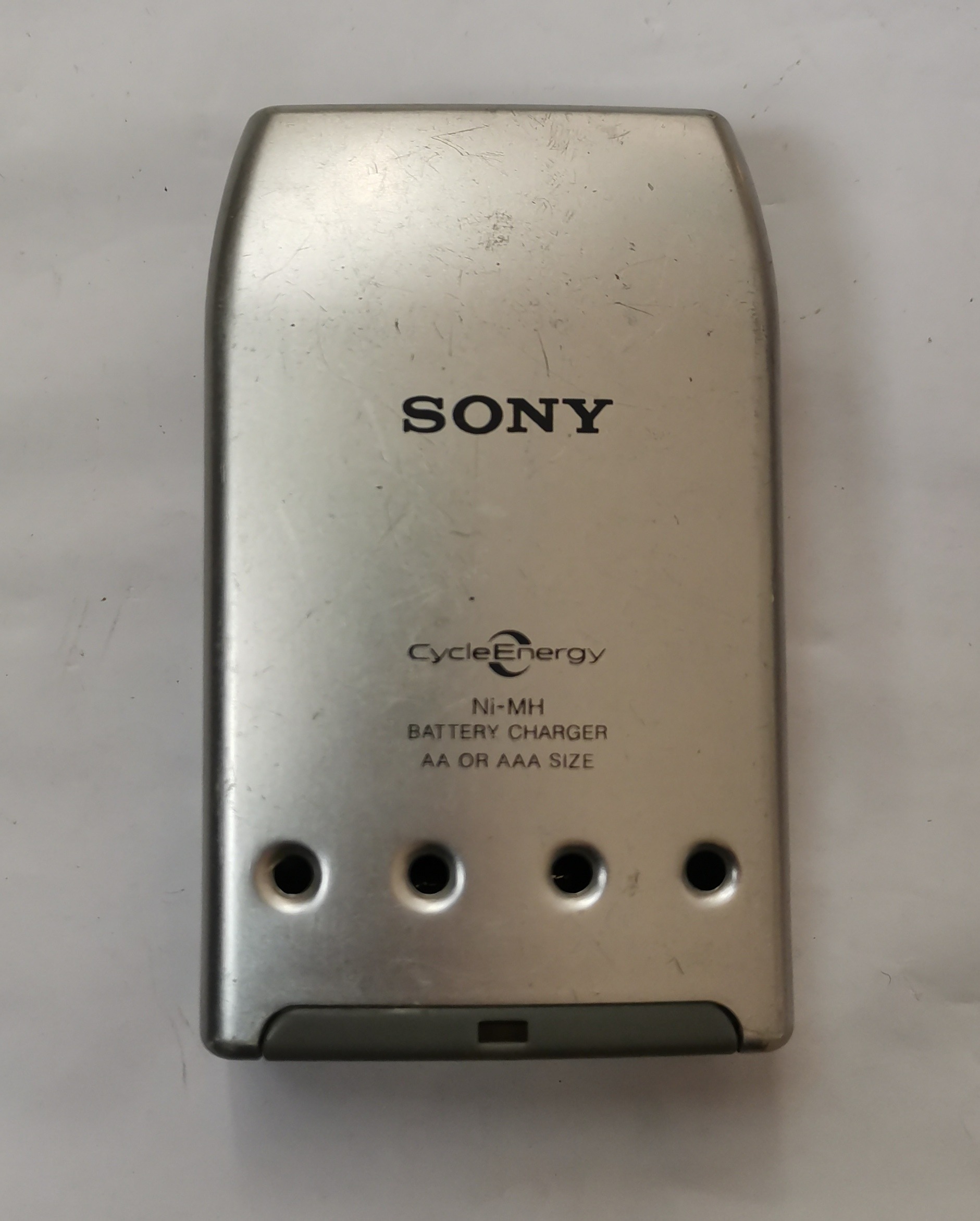 شارژر باتری قلمی و نیم قلمی سونی Sony