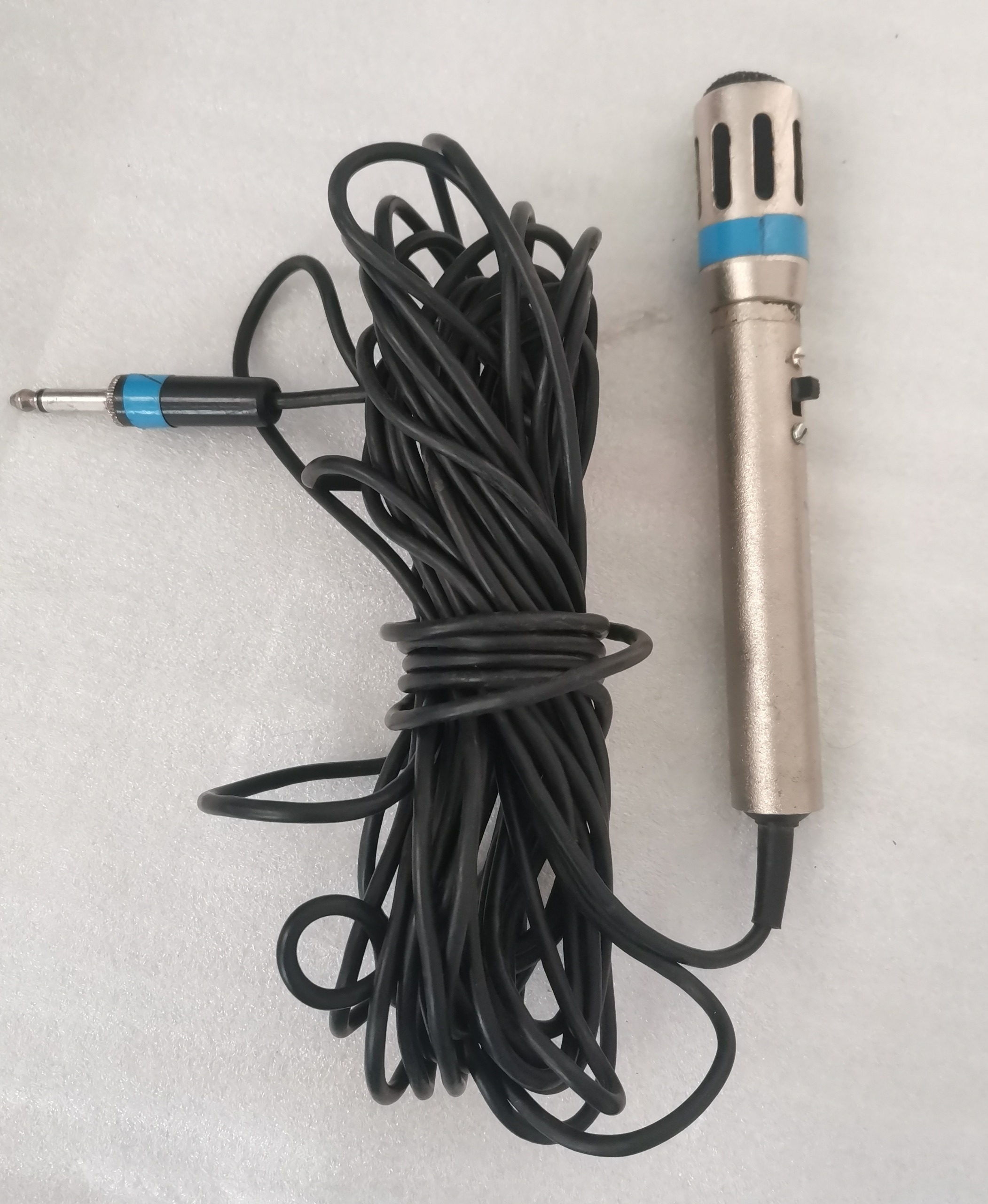 میکروفن قدیمی برنجی با کابل (توضیح دارد