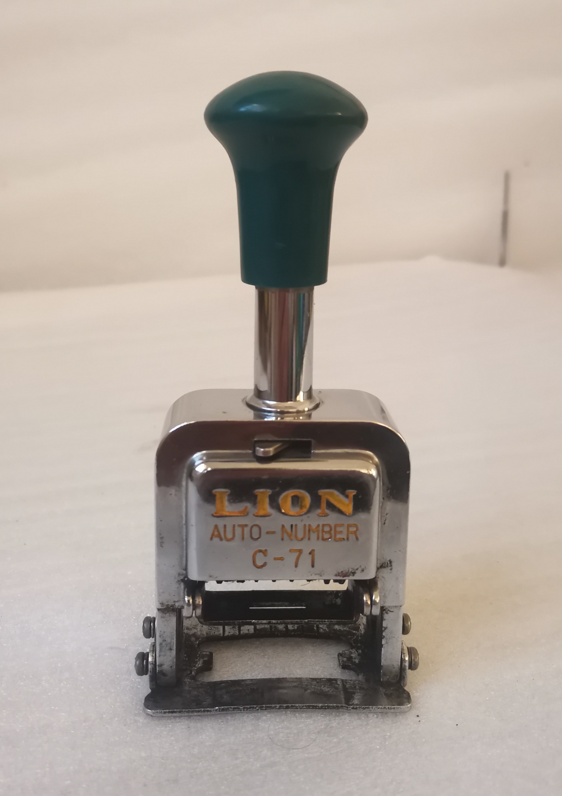 شماره زن قدیمی LION