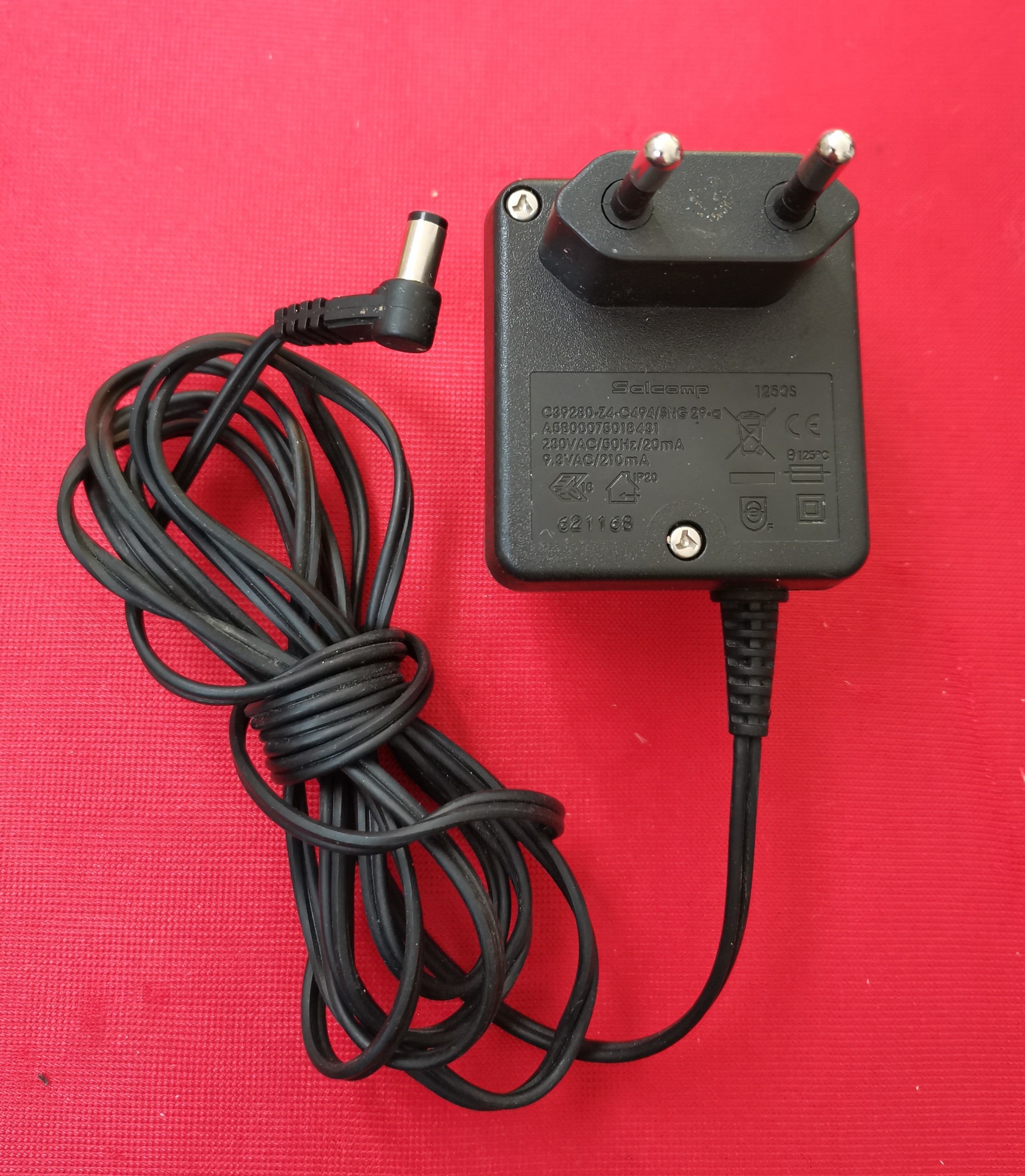 آداپتور 9.3 ولت