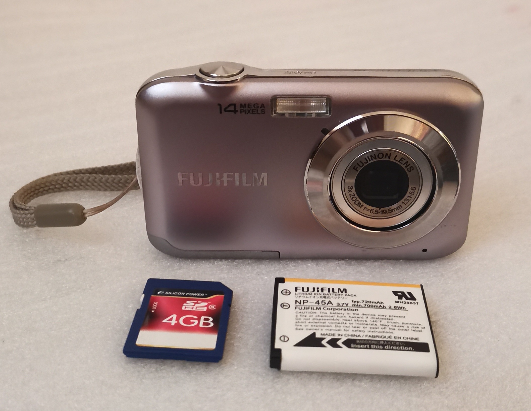 دوربین عکاسی دیجیتال 14 مگاپیکسل فوجی فیلم