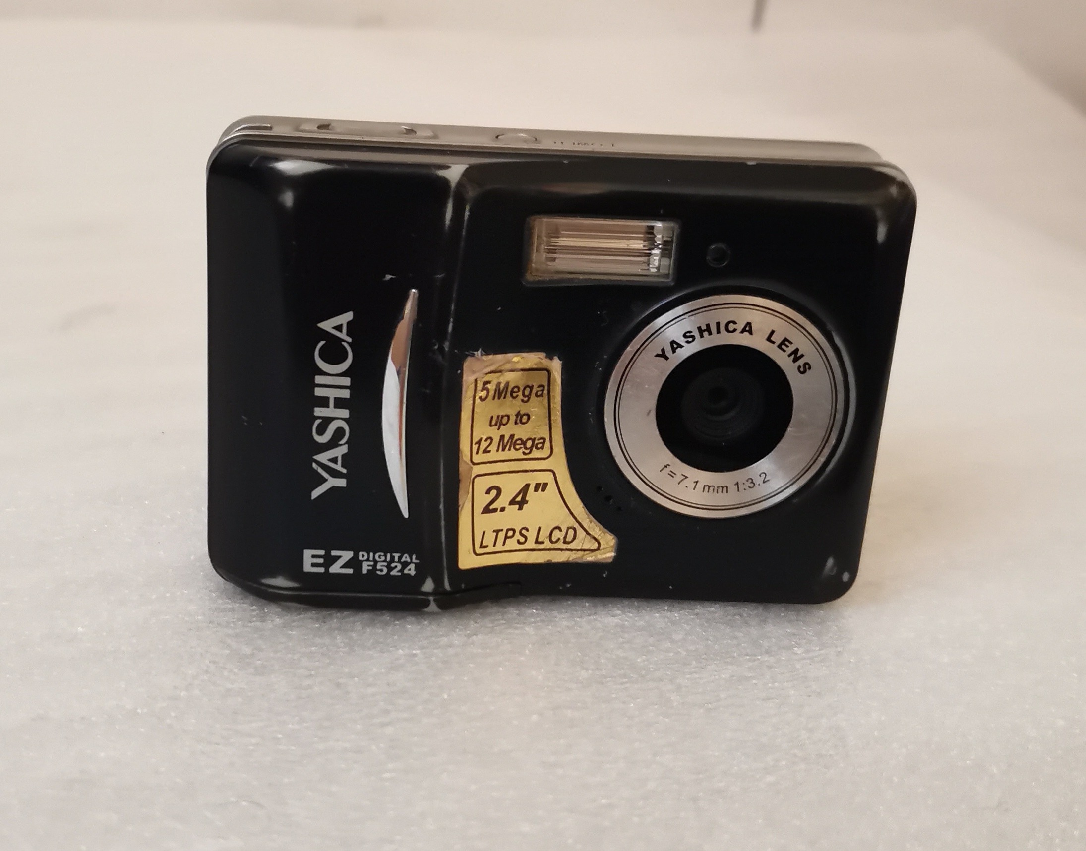 دوربین عکاسی دیجیتال یاشیکا EZ f524 (توضیح دارد