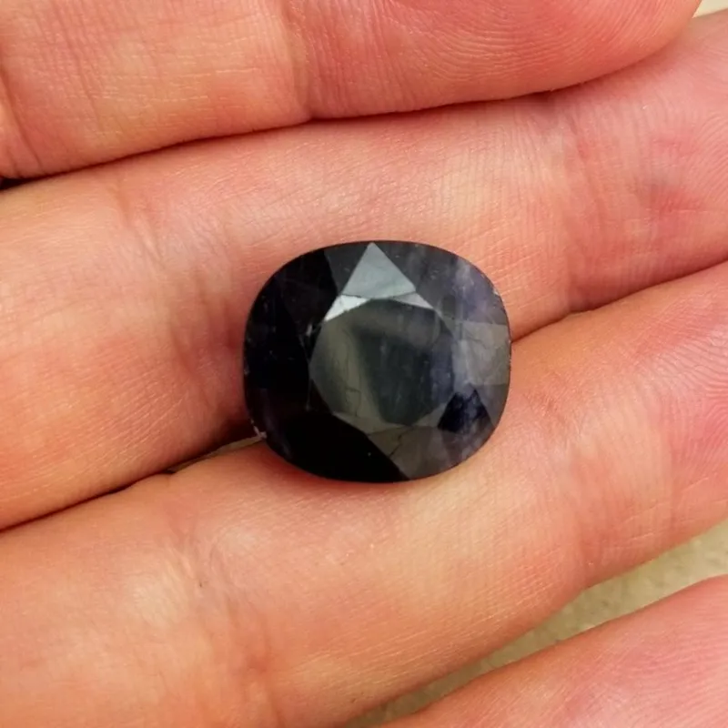 یک عدد یاقوت کبود معدنی 34 قیراطی آفریقایی سختی8
