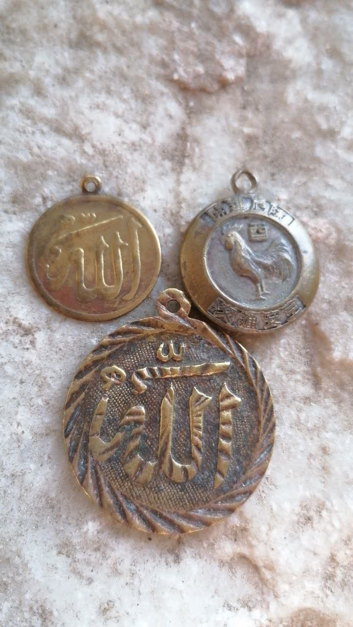 پک سه تا اویز دوتا الله یکی مصور احتمالابرنز