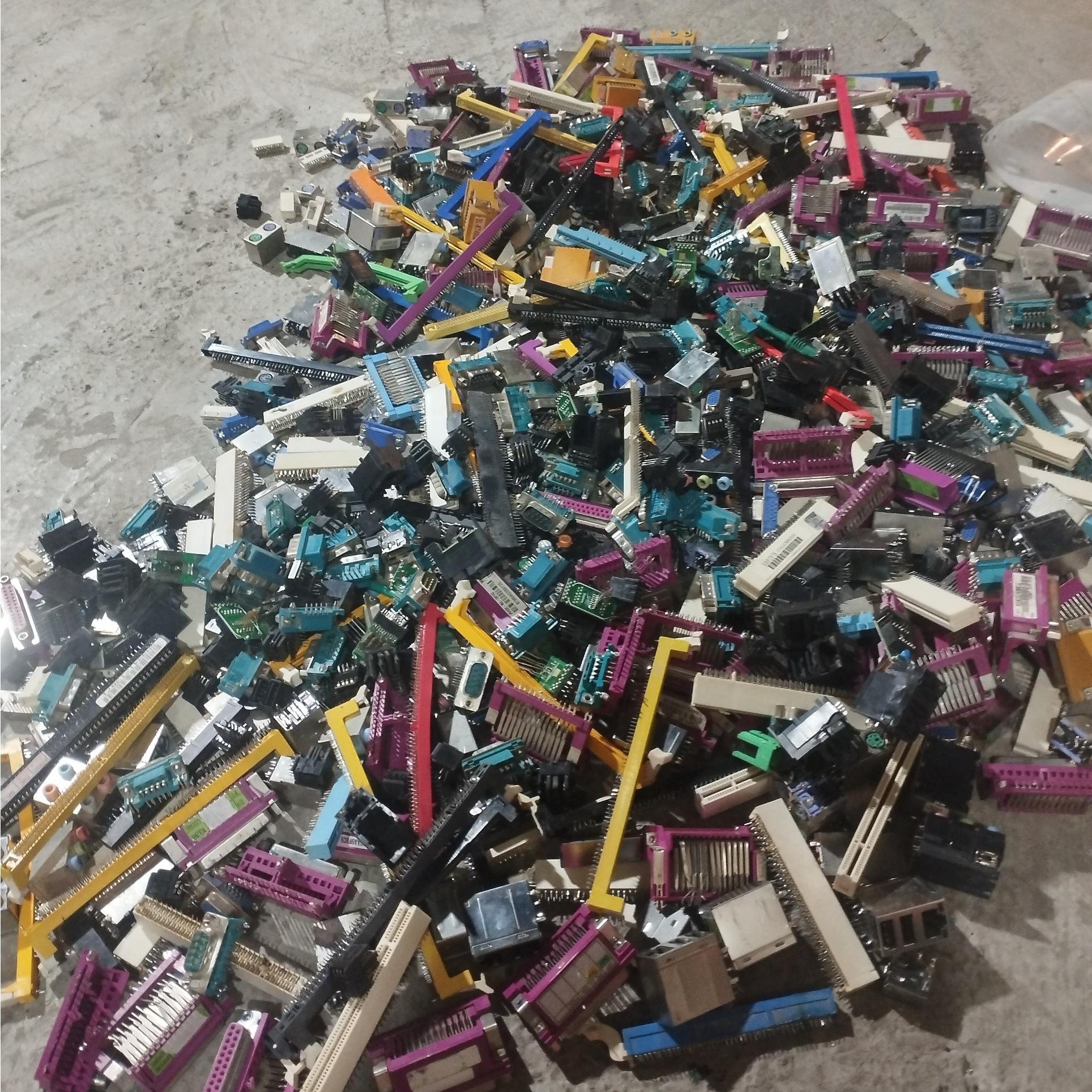 8کیلو 500گرم سوکت از مادربرد جدا شدن