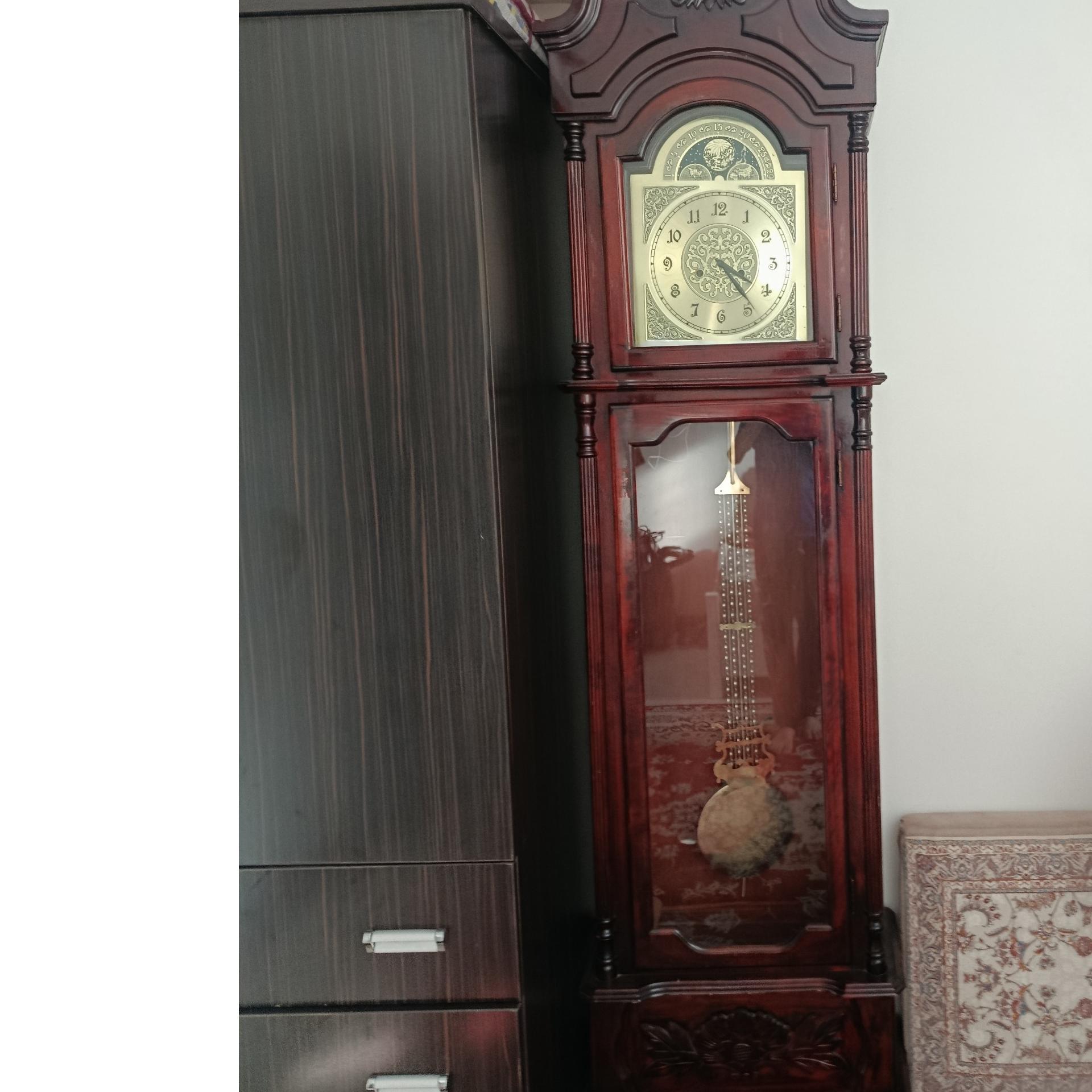 سالم تعمیر نشده ساعت چوبی قدیمی با موتور قدرتمند