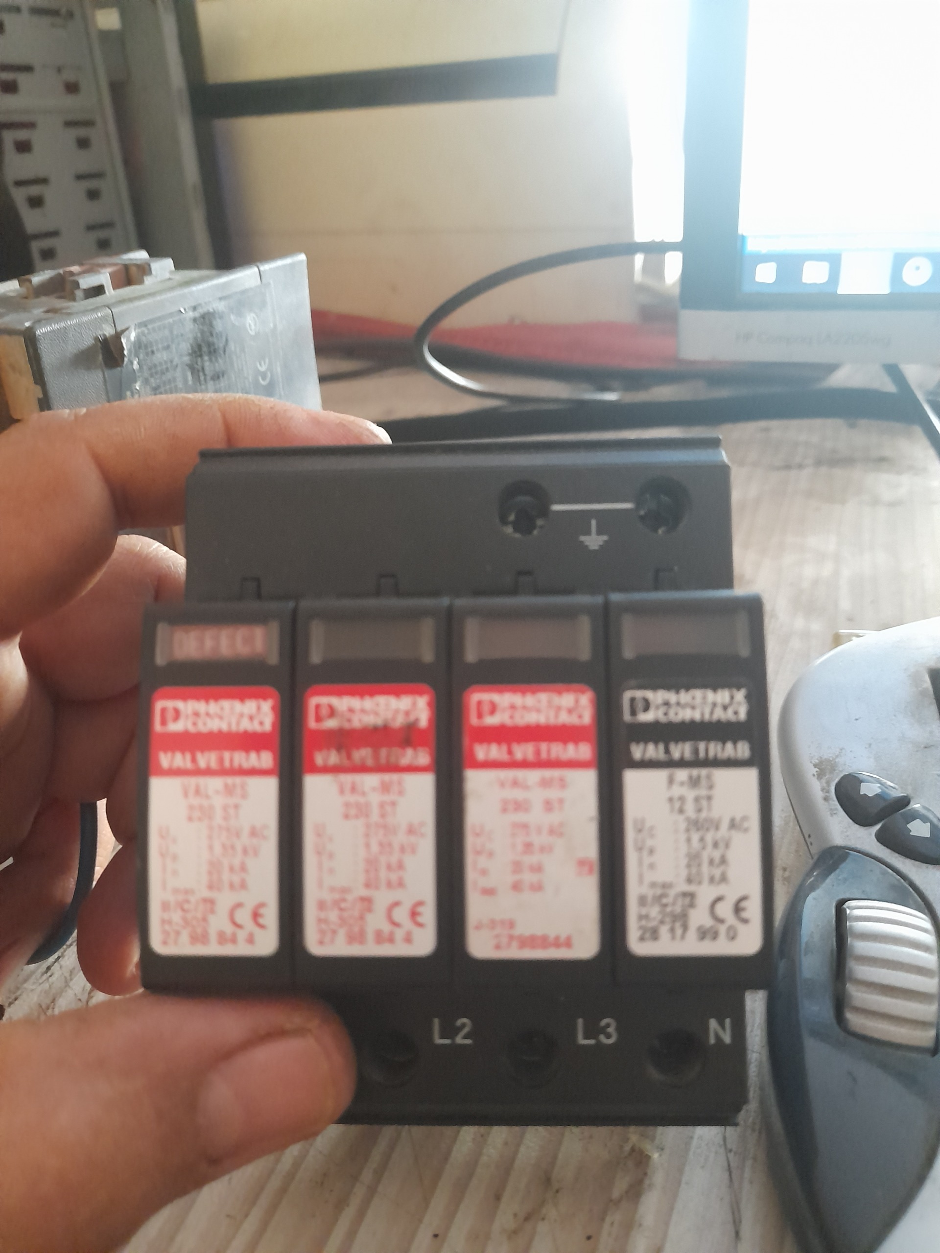 سرج ارستر کلاس C چهار پل 230 ولت فونیکس