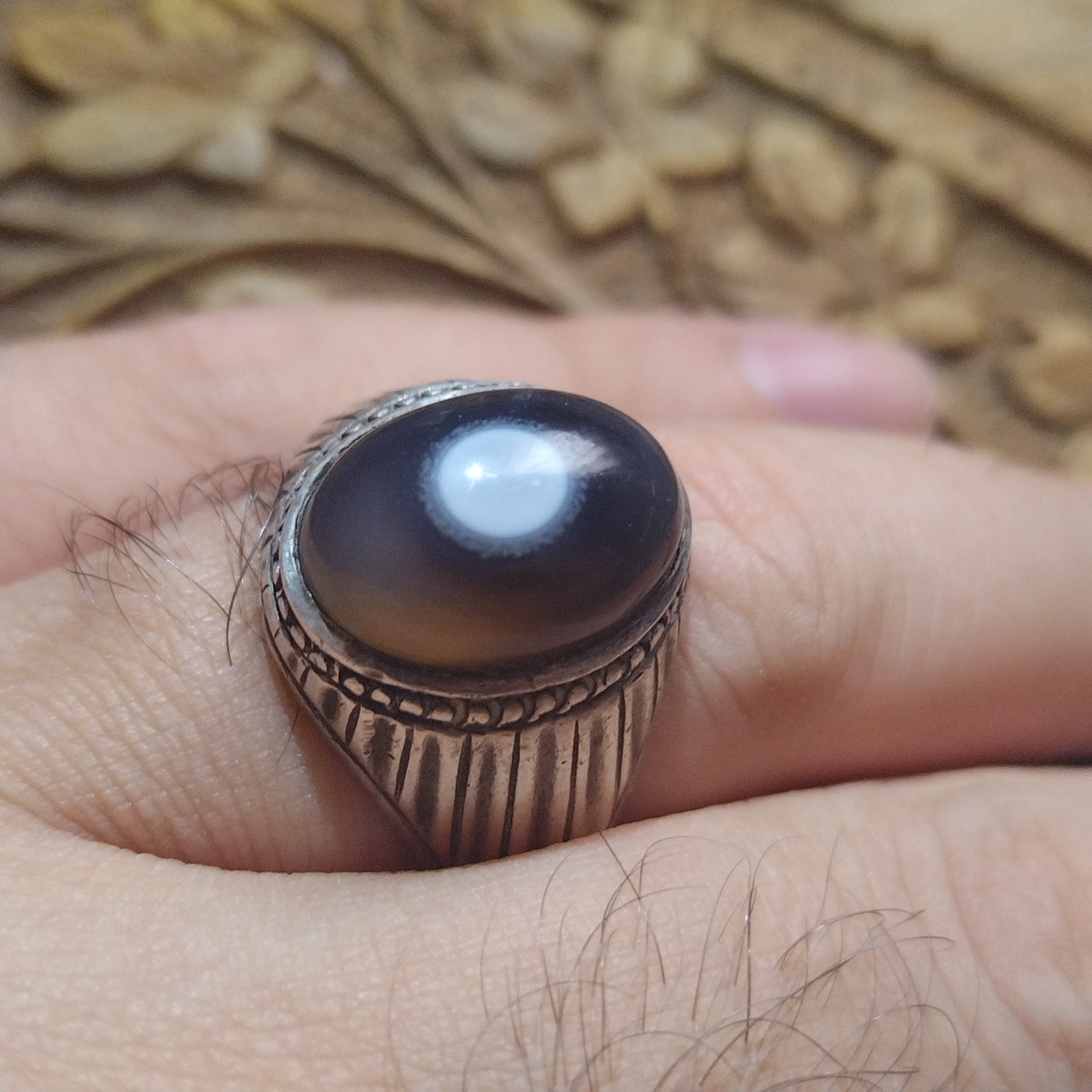 انگشتر باباقوری مژه دار