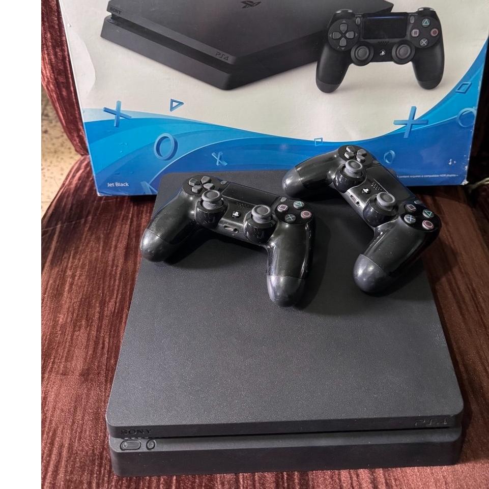 Ps4 slim 1 Tb