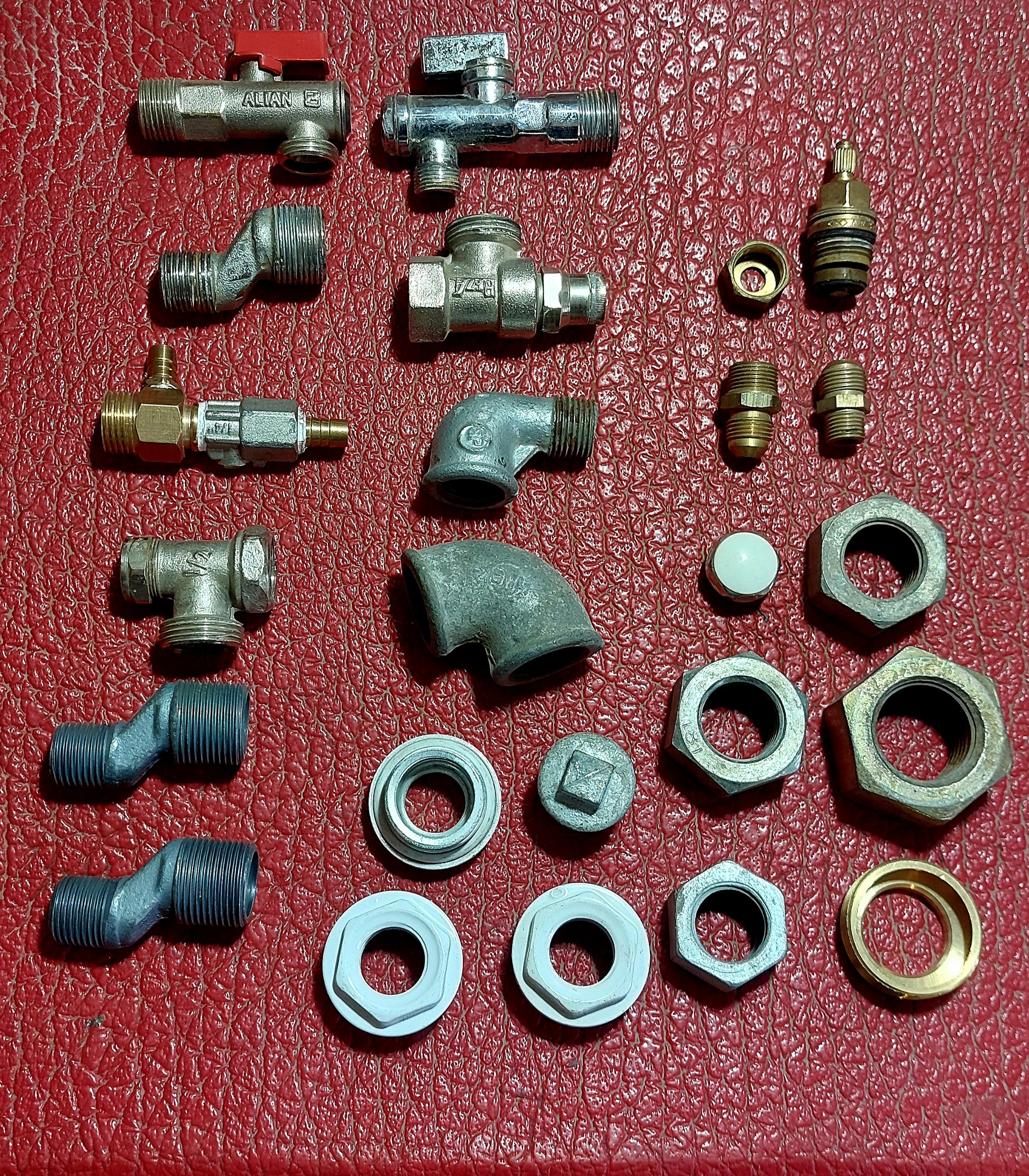 مجموعه شیرآلات و اتصالات درجه 1 آکبند