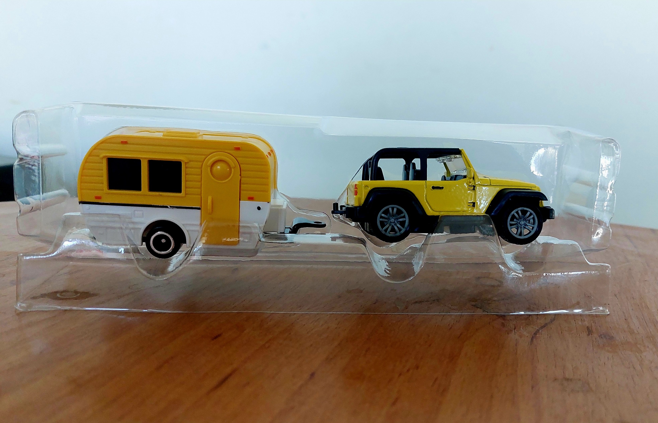 جیپ و کاروان،آکبند، کلکسیونی