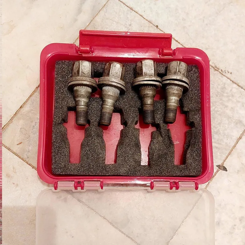 4عدد پیچ چرخ پژو فرانسه،اورجینال،درحدآکبند