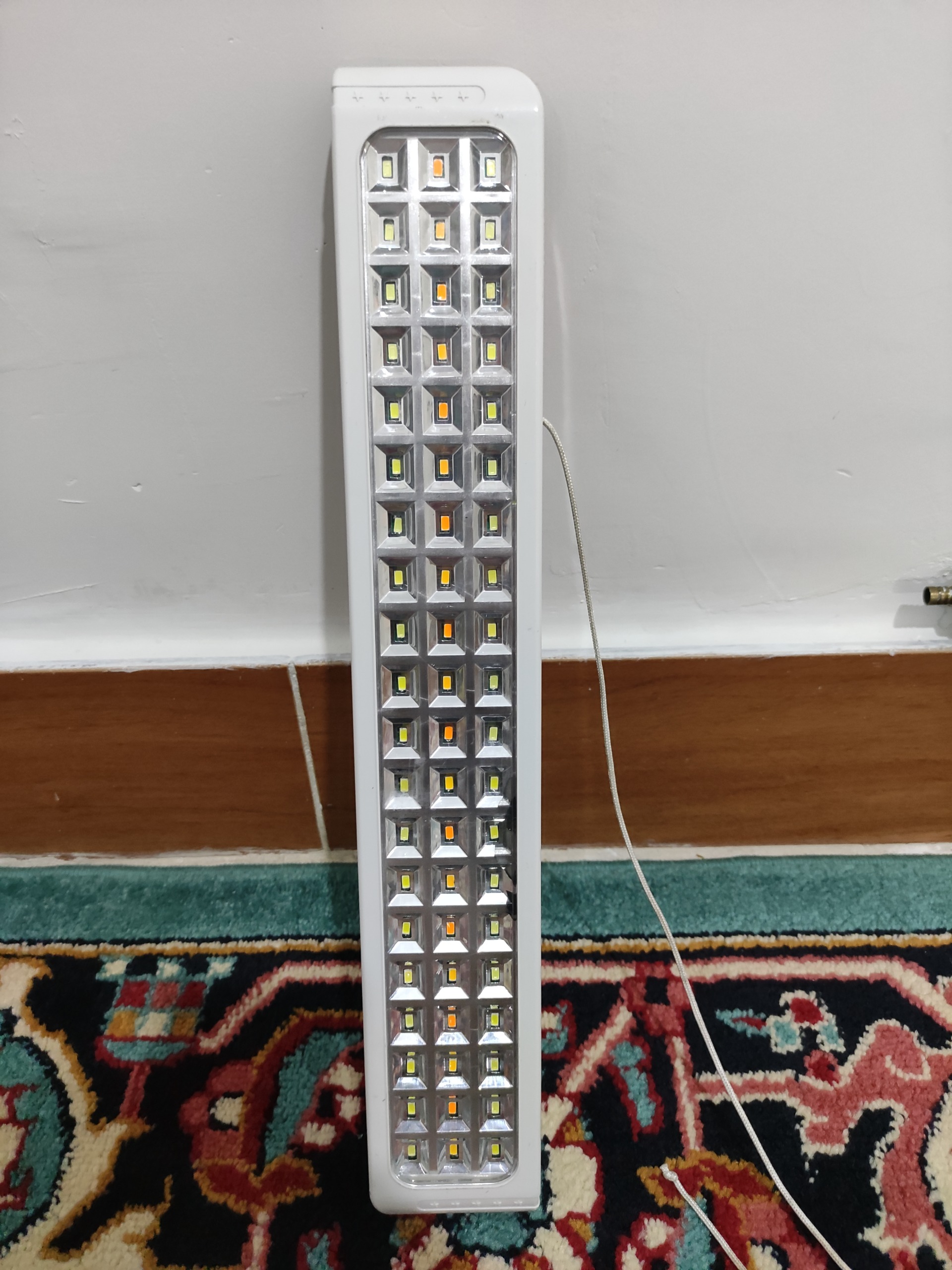 چراغ اضطراری شارژی