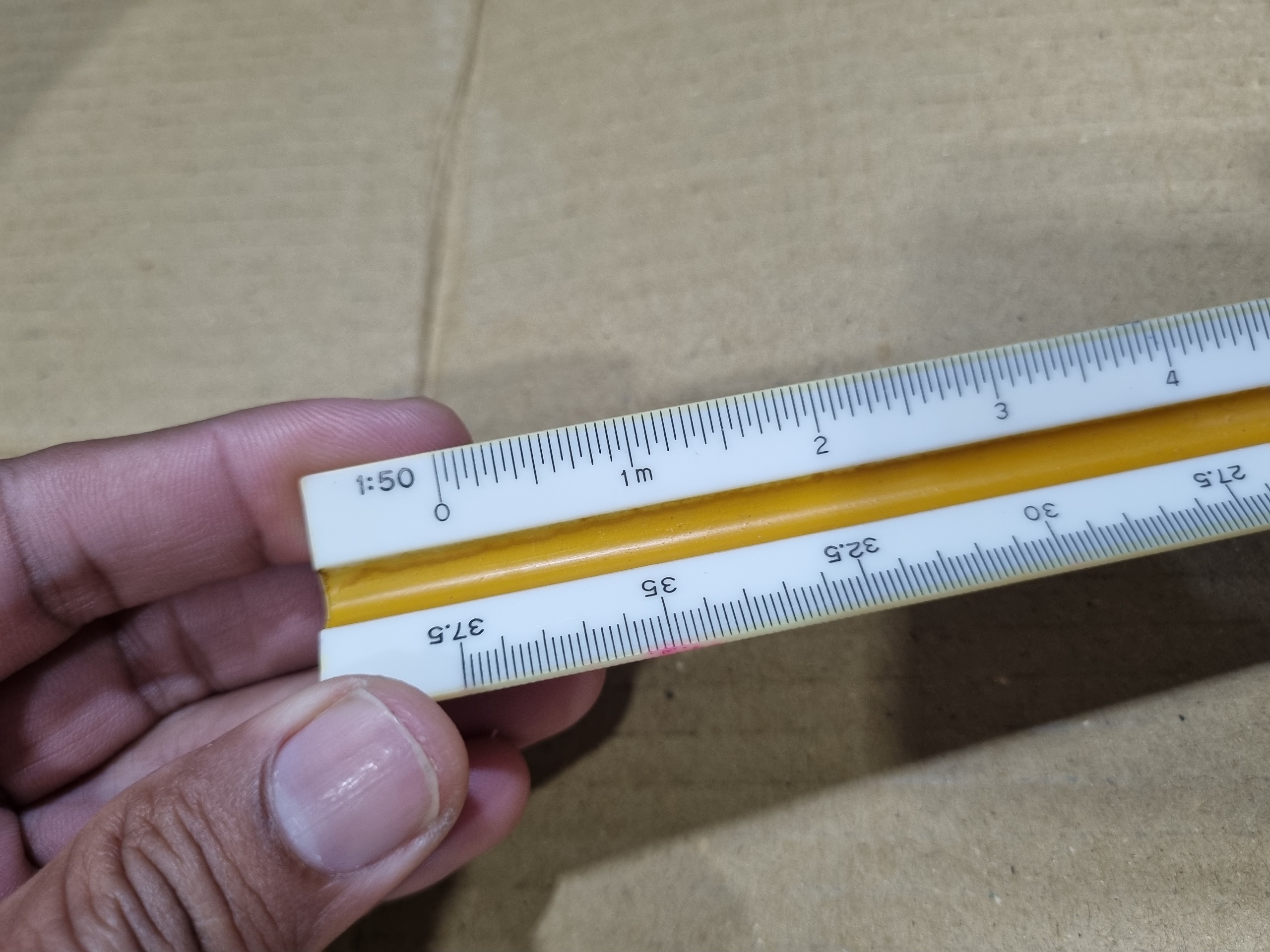 خط کش نقشه کشی اشل