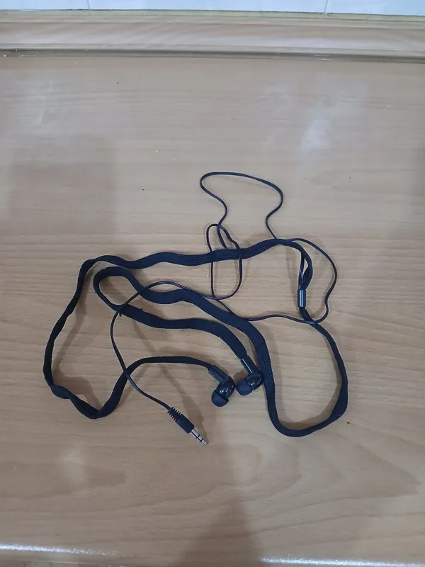 هندزفری دارای روکش پارچه ای محافظ کابل