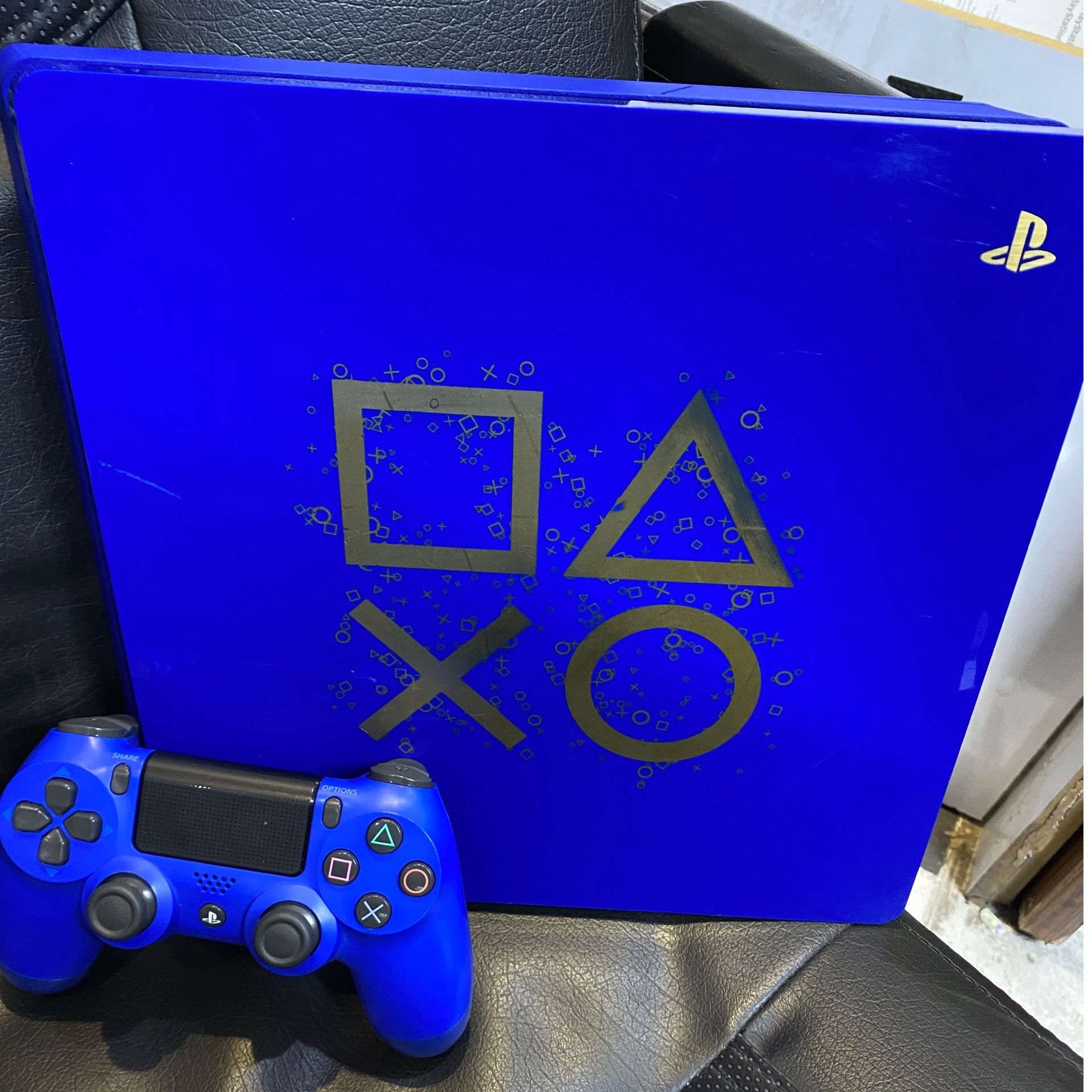 Play station 4 days of play Bundle