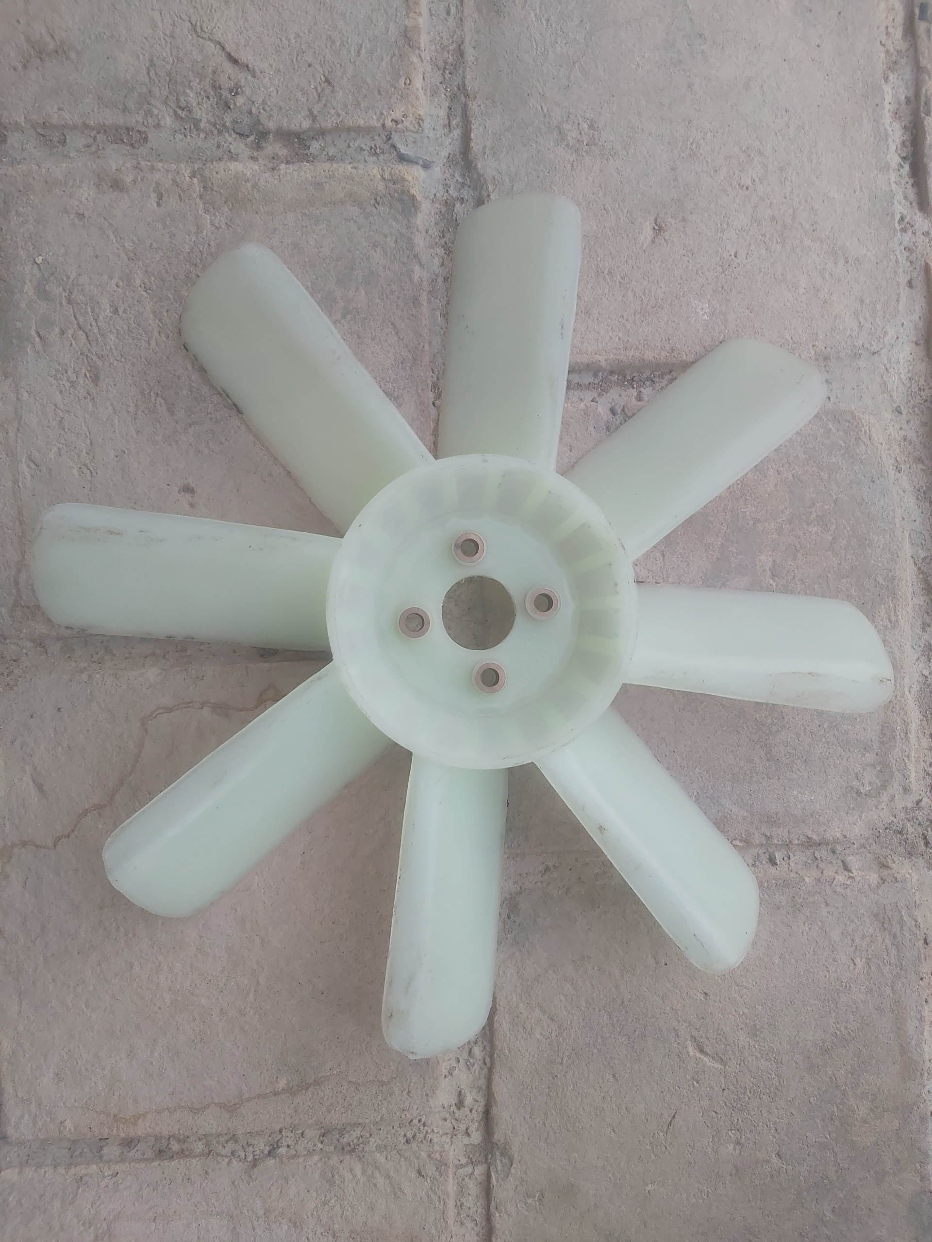 پروانه فن جیپ یا خودروی قدیمی