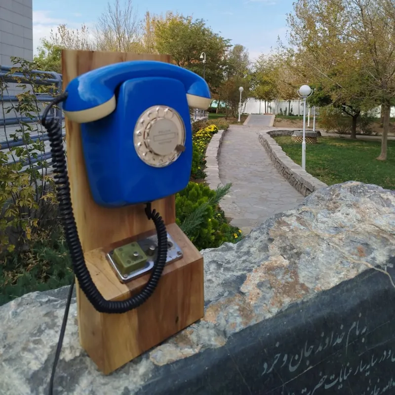 تلفن قدیمی دیواری