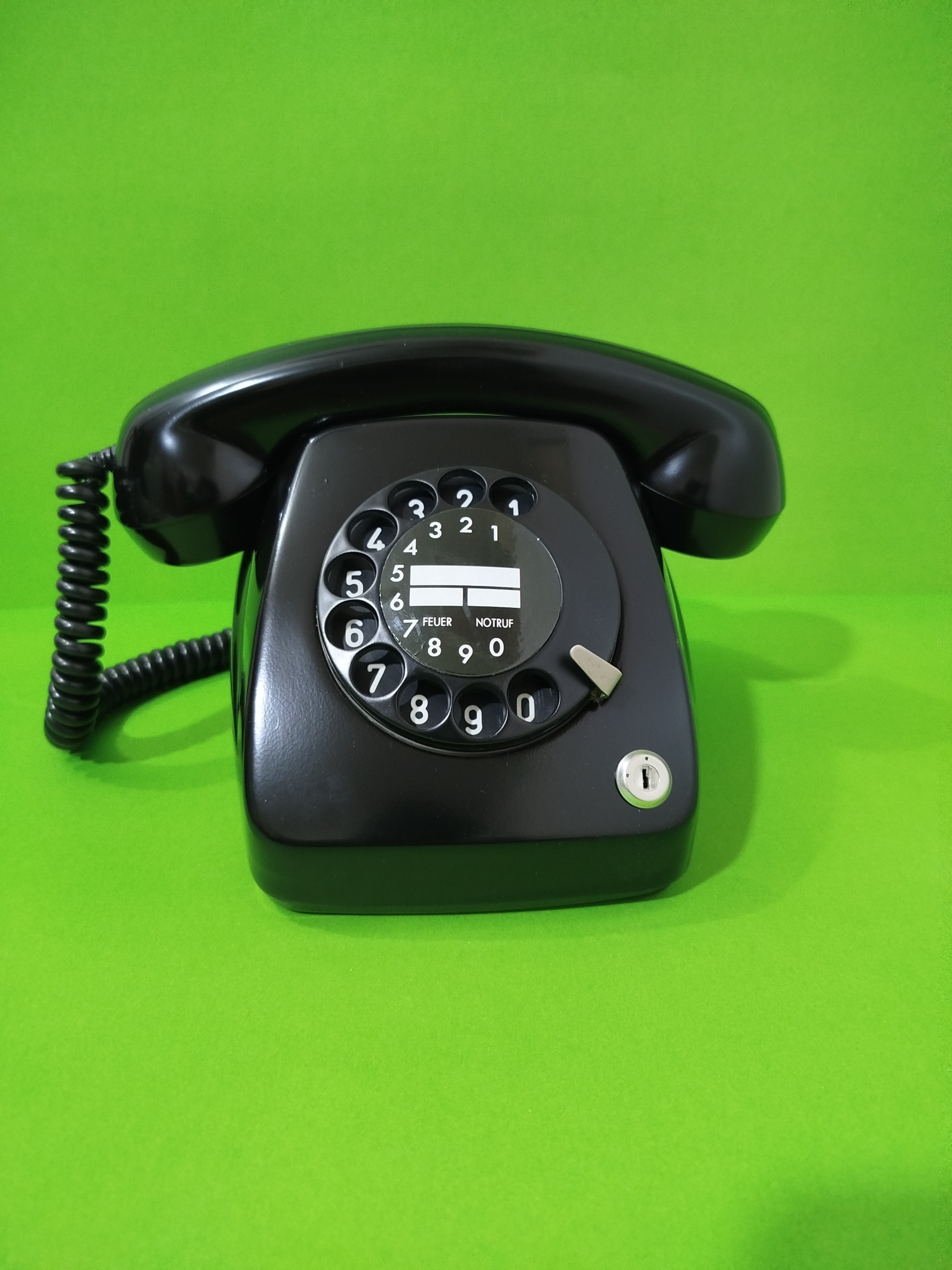 تلفن قدیمی مشکی