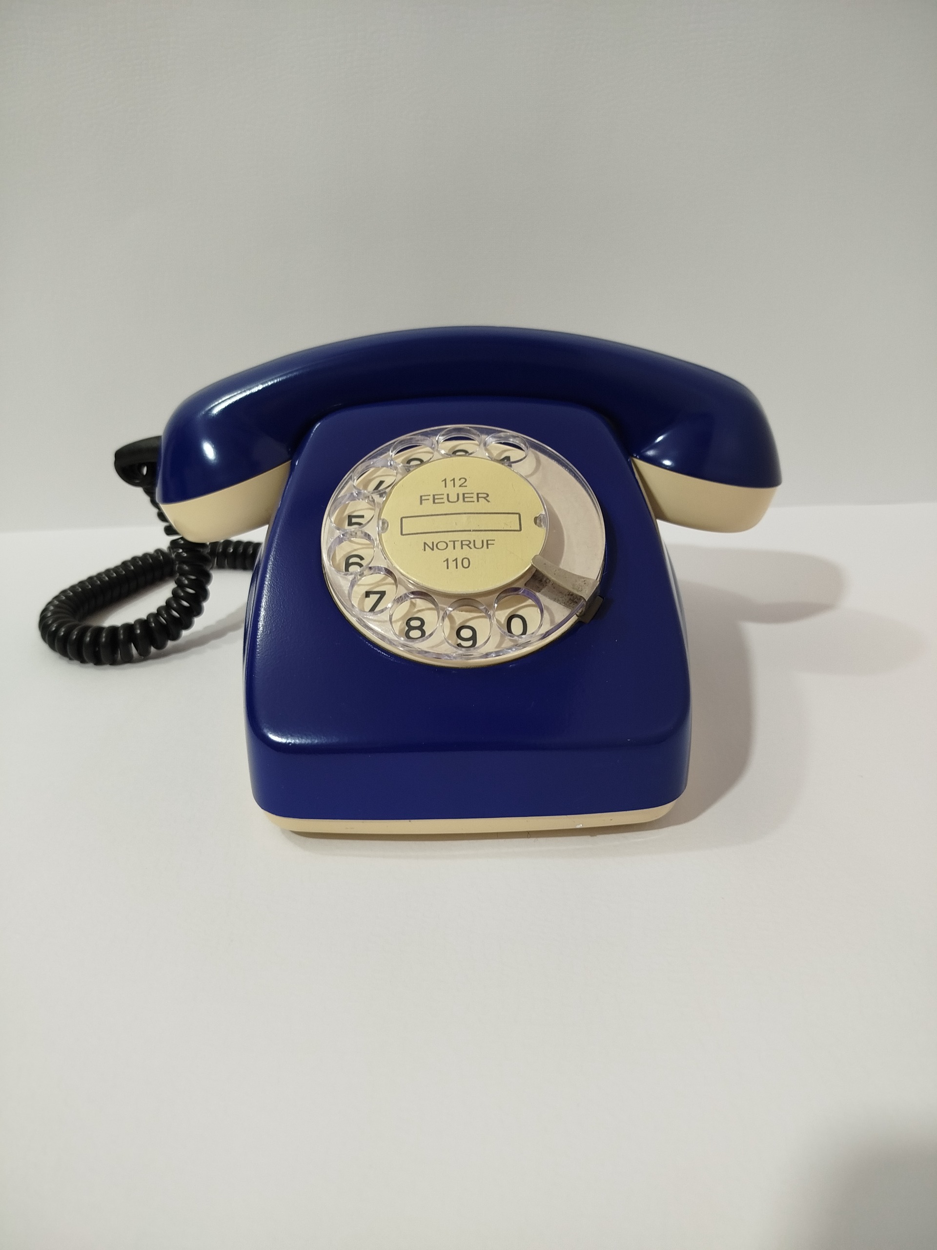 تلفن قدیمی سرمه ای