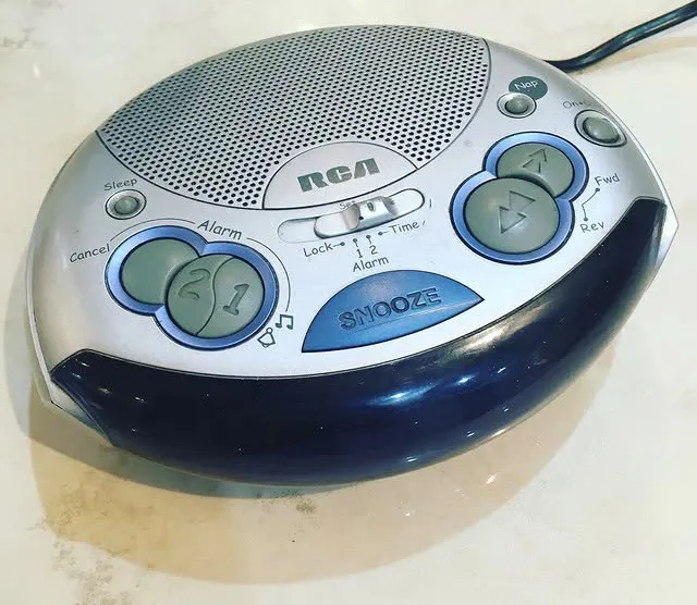 رادیو ساعت آمریکایی آر سی ای RCA USA