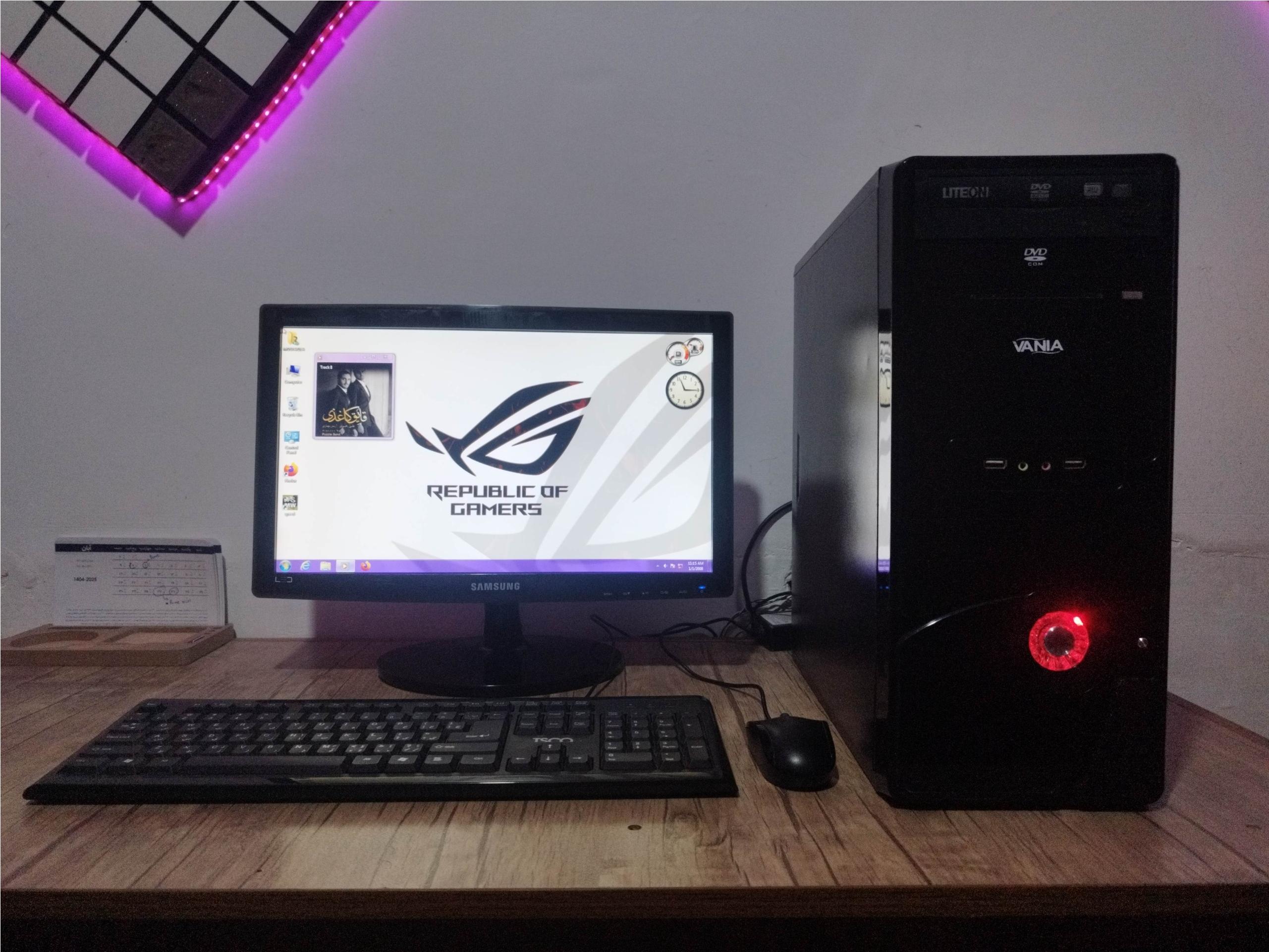 کامپیوتر اداری با مانیتور